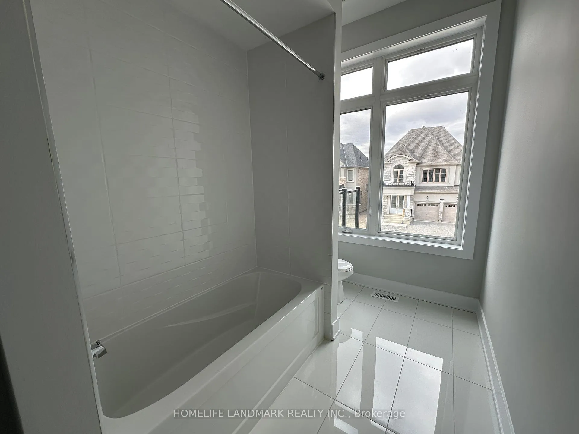 Photo 15 of 23 Nanhai Avenue, Markham, Angus Glen — HOMEH