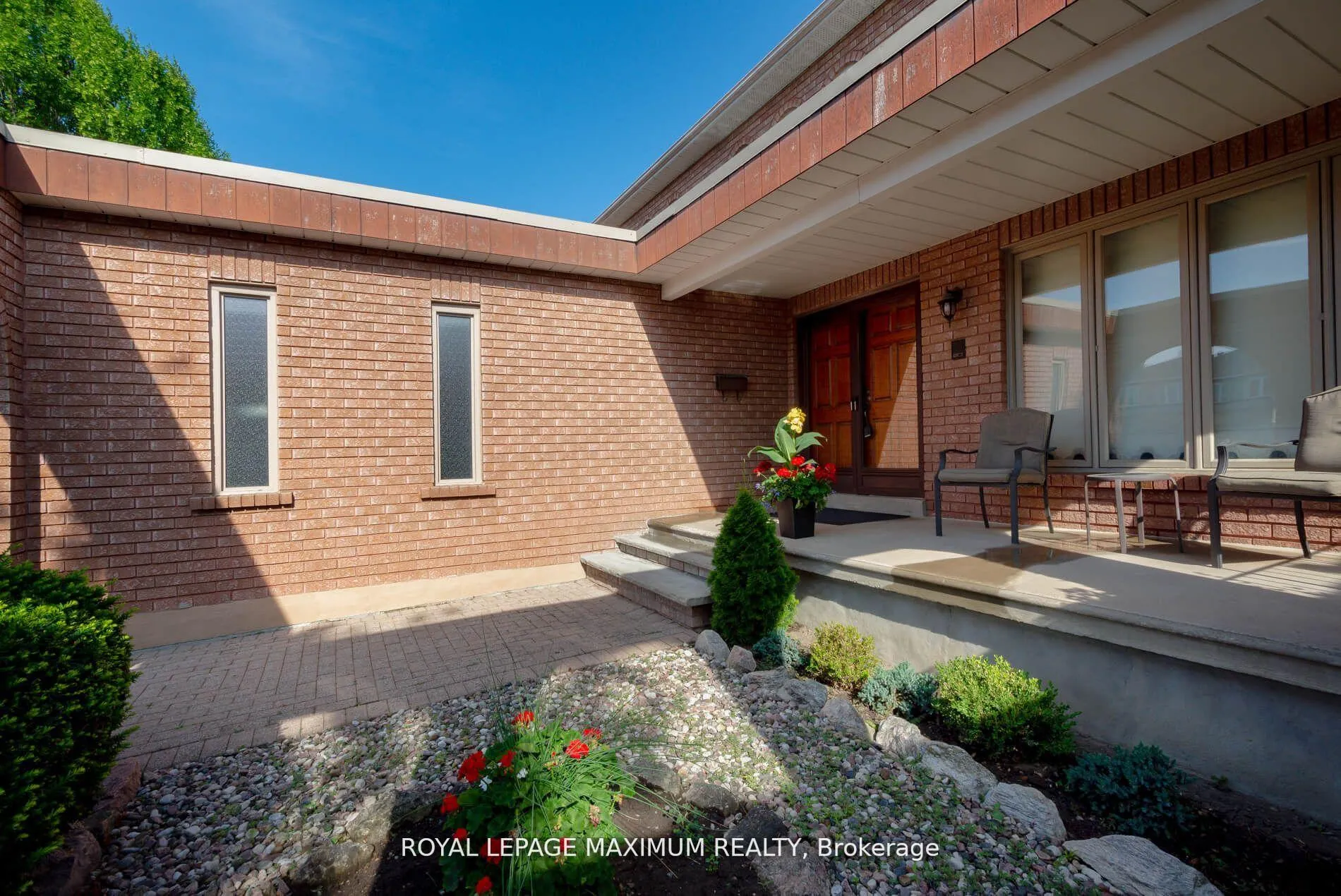 Photo 4 of 54 Claudia Avenue, Vaughan, West Woodbridge — HOMEH