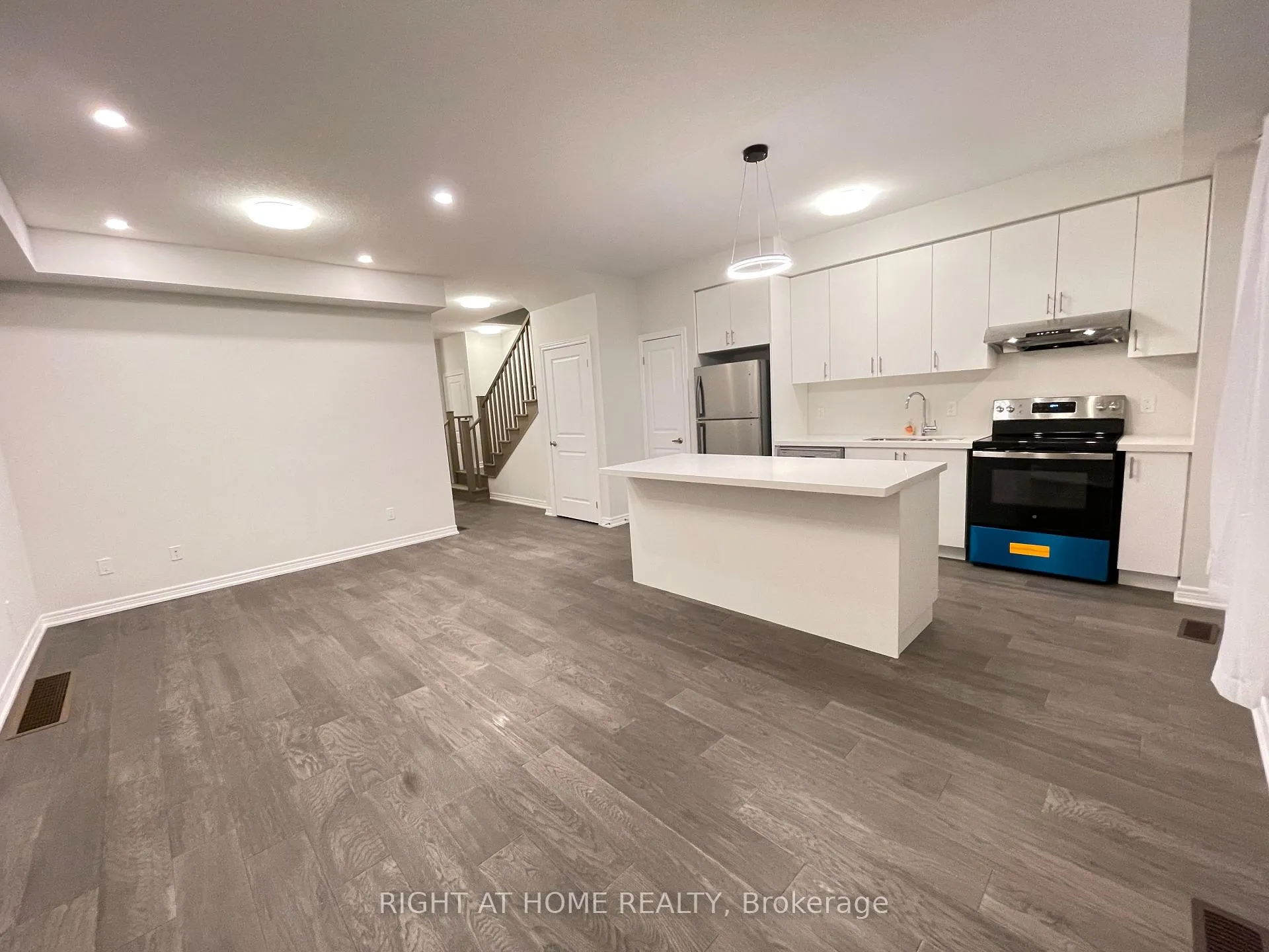 Photo 4 of 26 Vickers Road, Hamilton, Hill Park — HOMEH