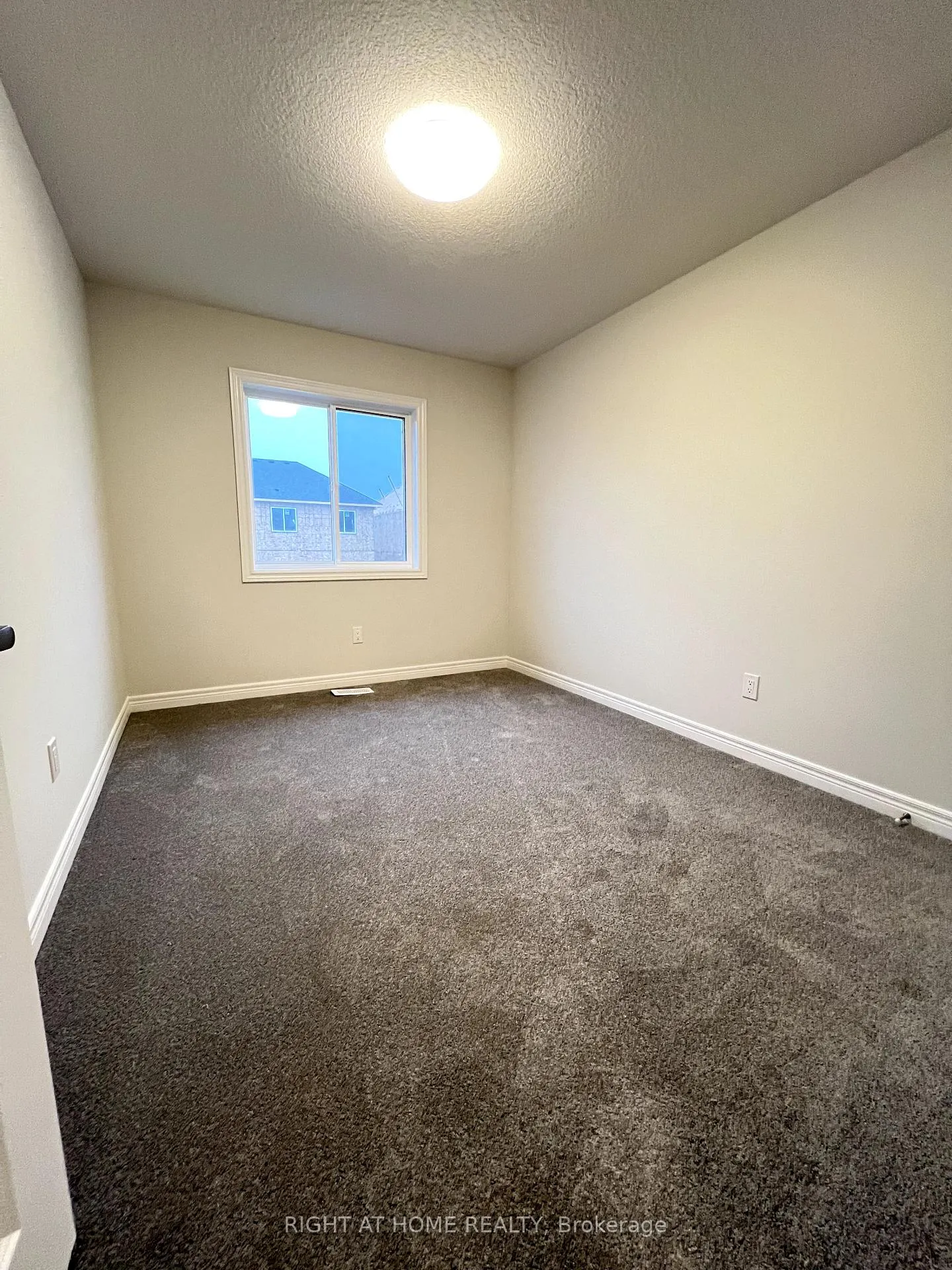 Photo 11 of 26 Vickers Road, Hamilton, Hill Park — HOMEH
