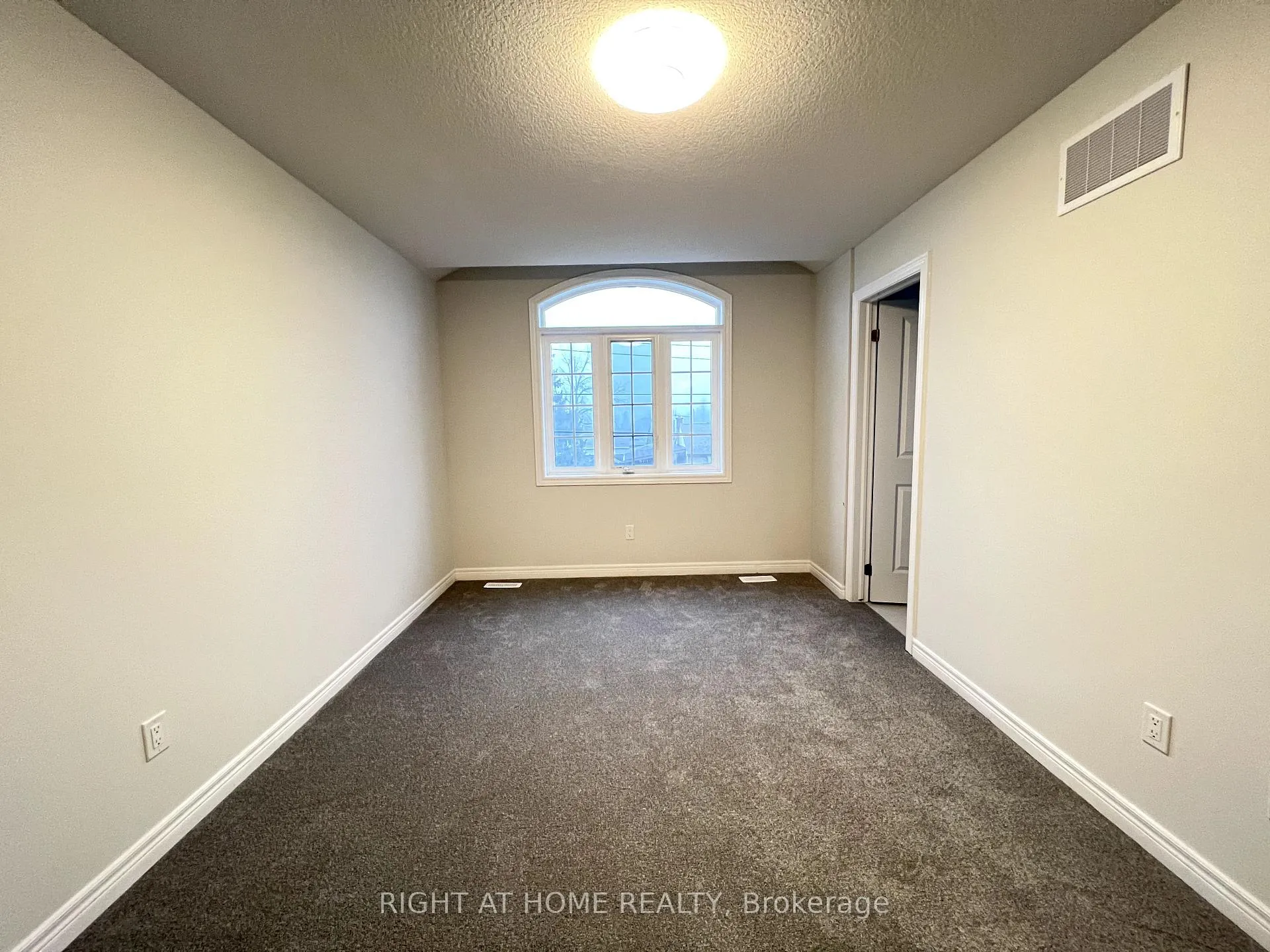 Photo 17 of 26 Vickers Road, Hamilton, Hill Park — HOMEH