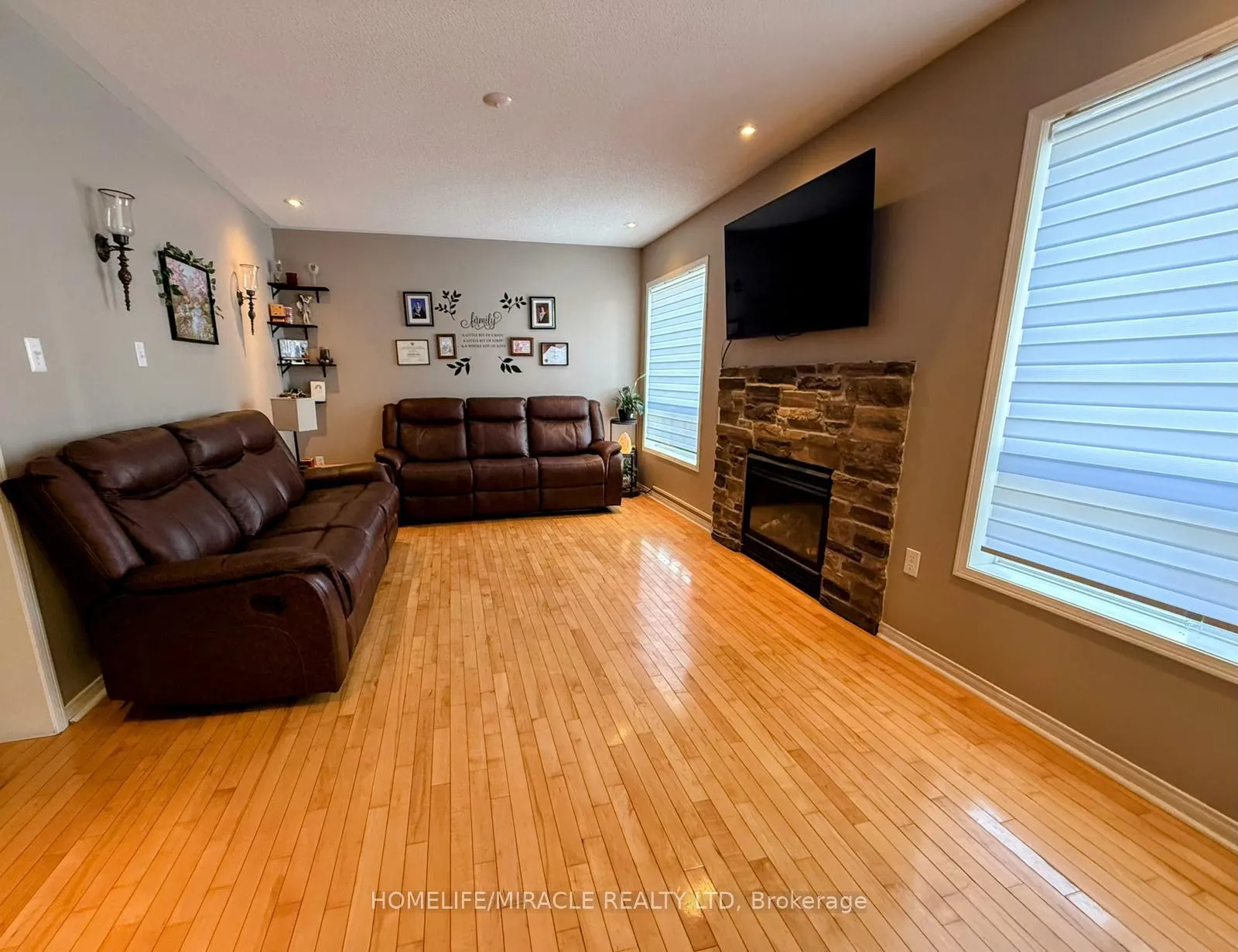 Photo 9 of 17 Bonnette Street, Halton Hills, Acton — HOMEH