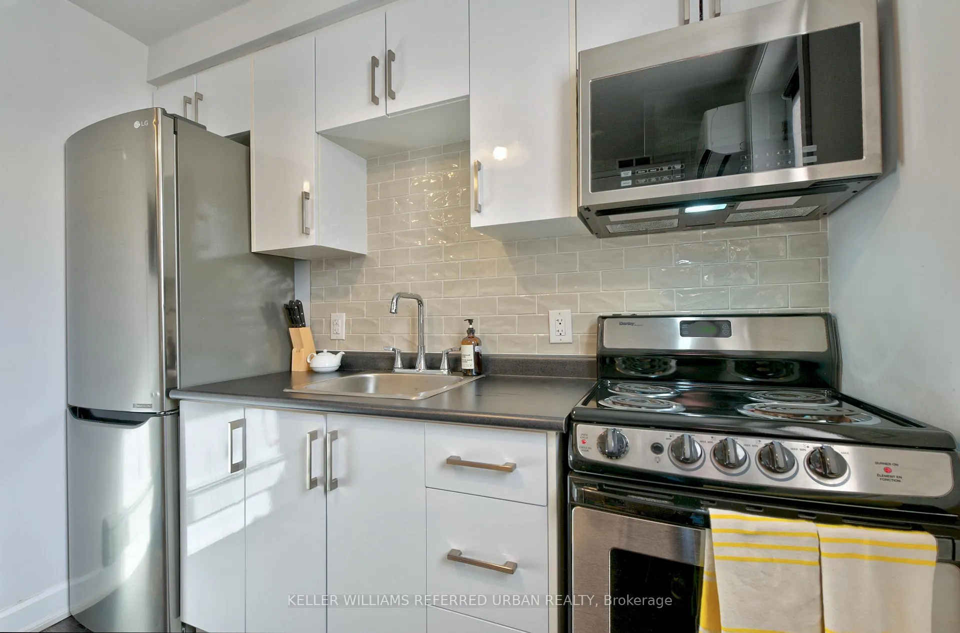 Photo 9 of Unit 2, 972 Bathurst Street, Toronto, The Annex — HOMEH