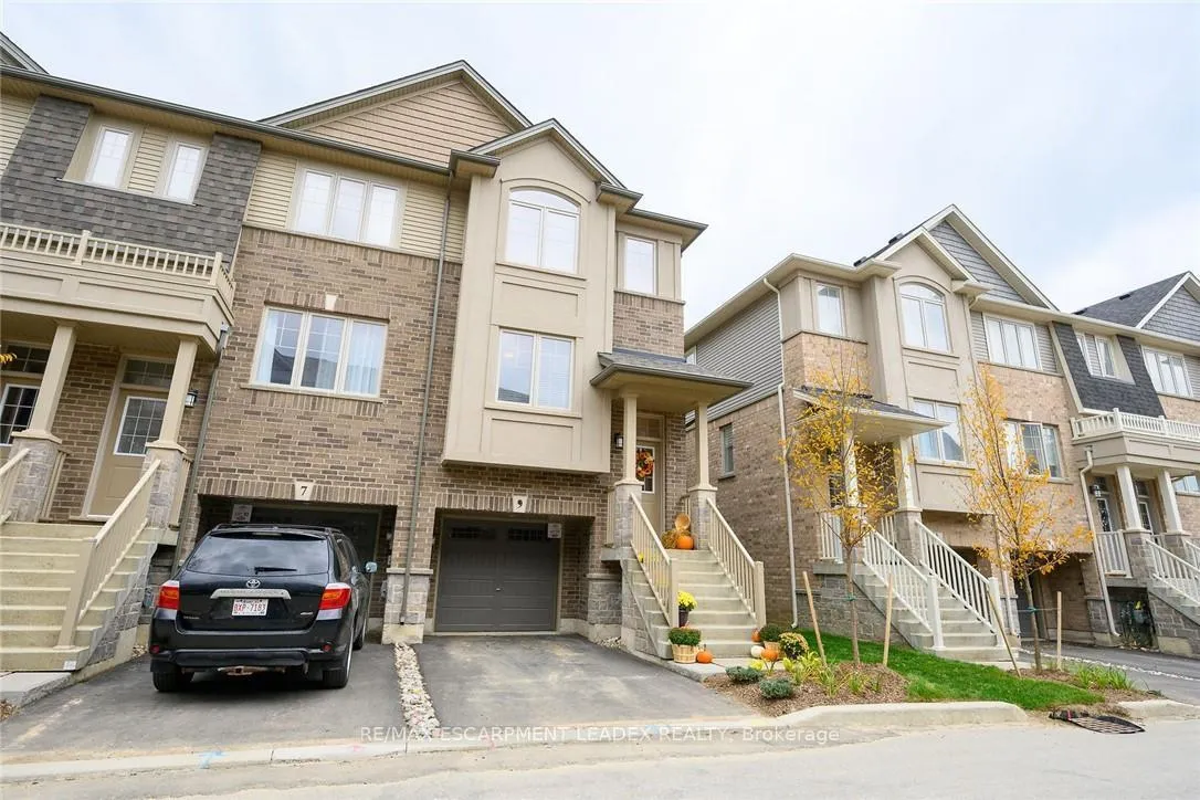 Photo 1 of 9 Birot Lane, Hamilton, Ancaster — HOMEH