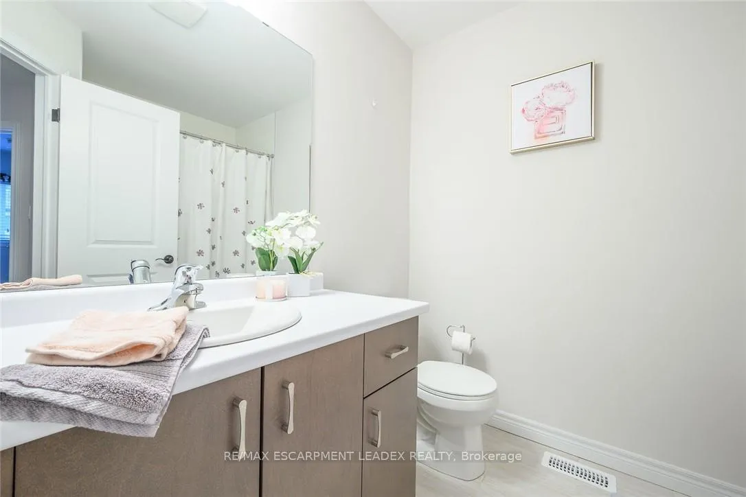 Photo 32 of 9 Birot Lane, Hamilton, Ancaster — HOMEH
