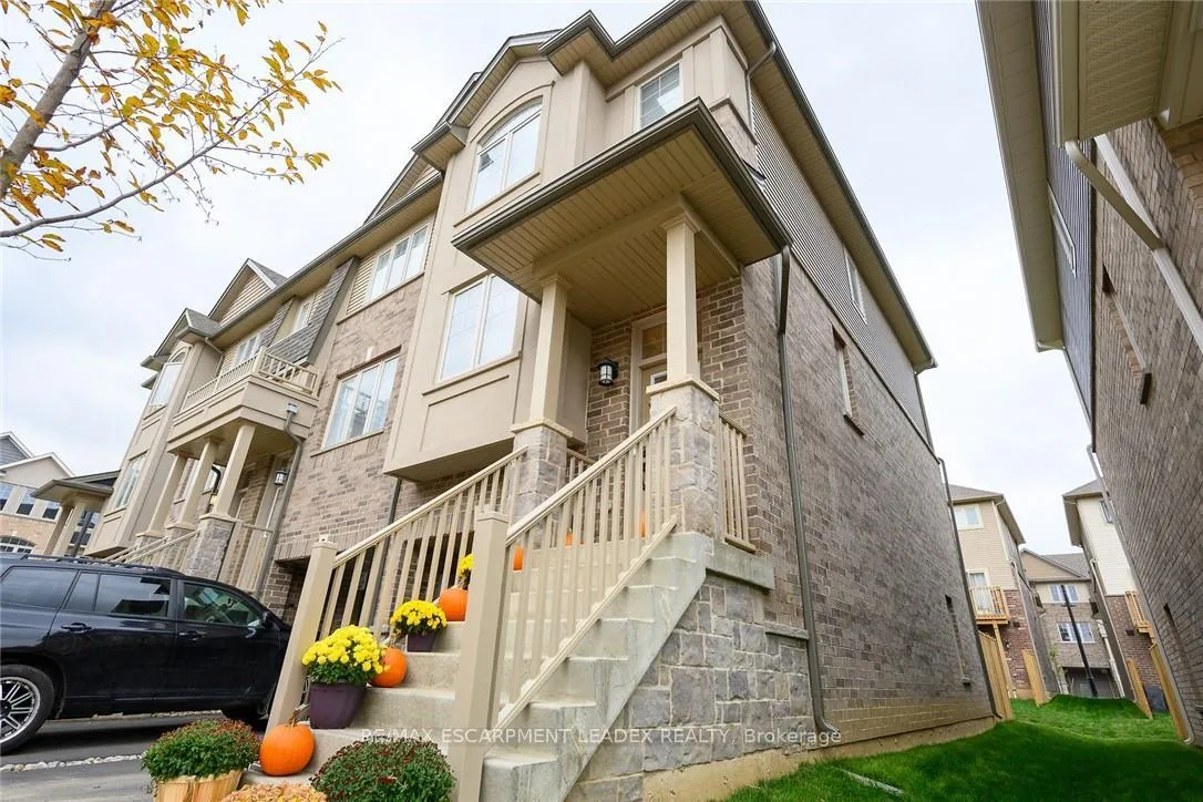 Photo 40 of 9 Birot Lane, Hamilton, Ancaster — HOMEH