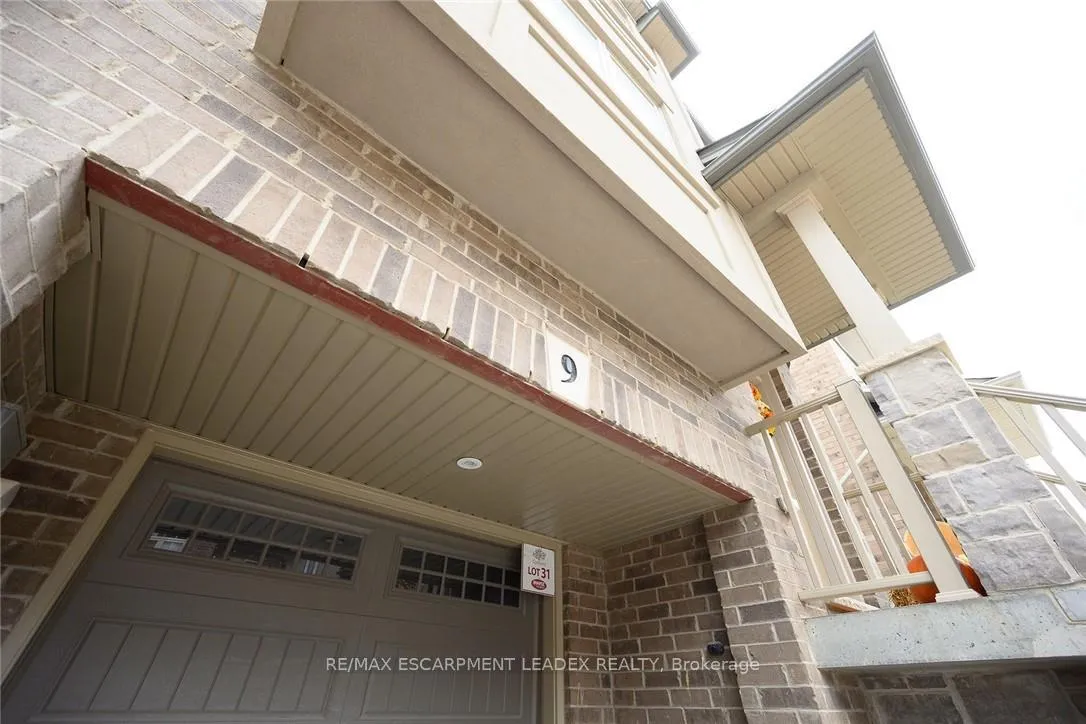 Photo 41 of 9 Birot Lane, Hamilton, Ancaster — HOMEH