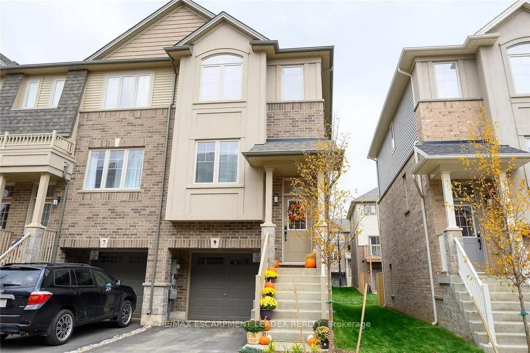 Photo 43 of 9 Birot Lane, Hamilton, Ancaster — HOMEH