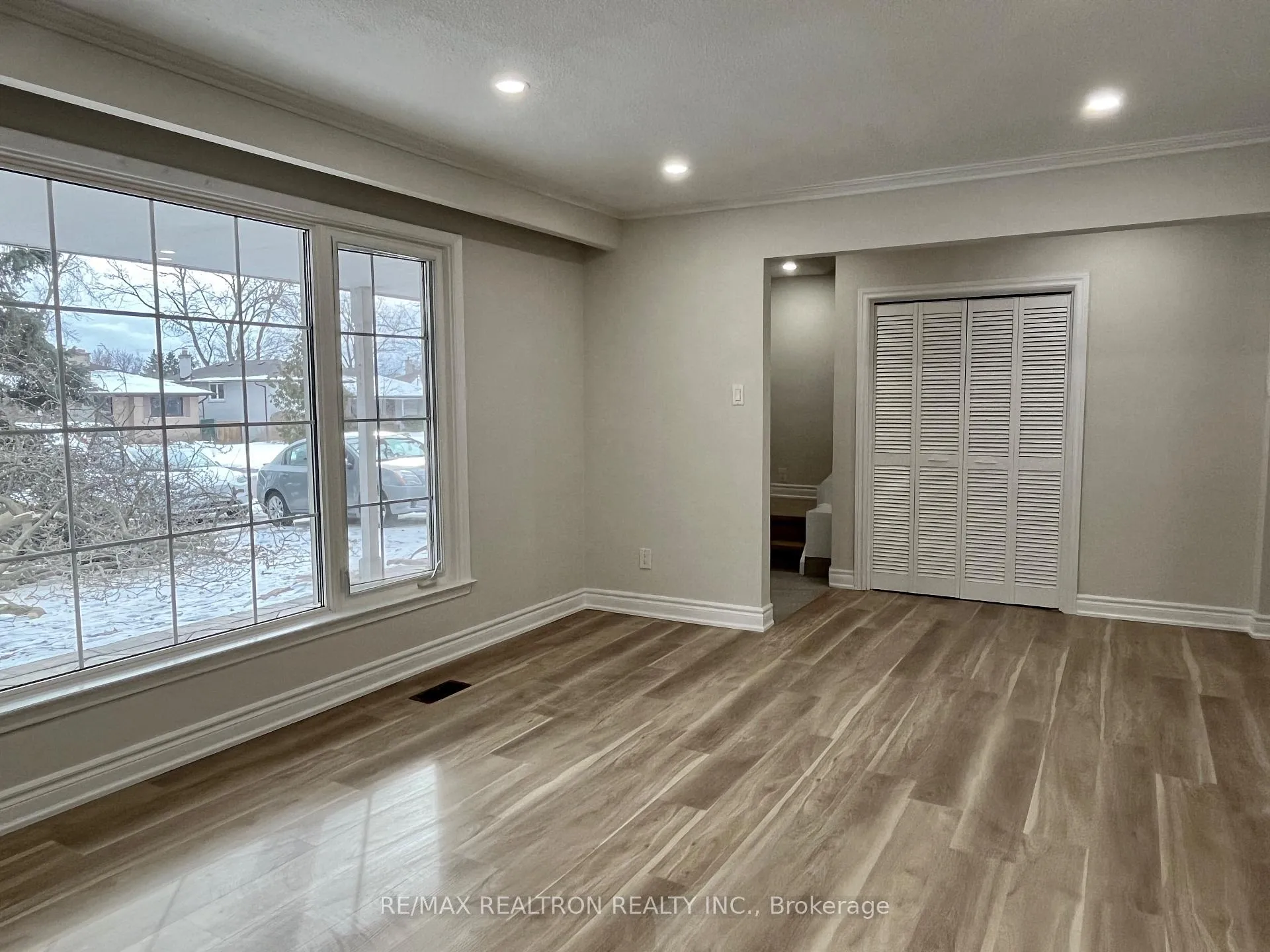 Photo 3 of 74 Lincoln Green Drive, Markham, Bullock — HOMEH