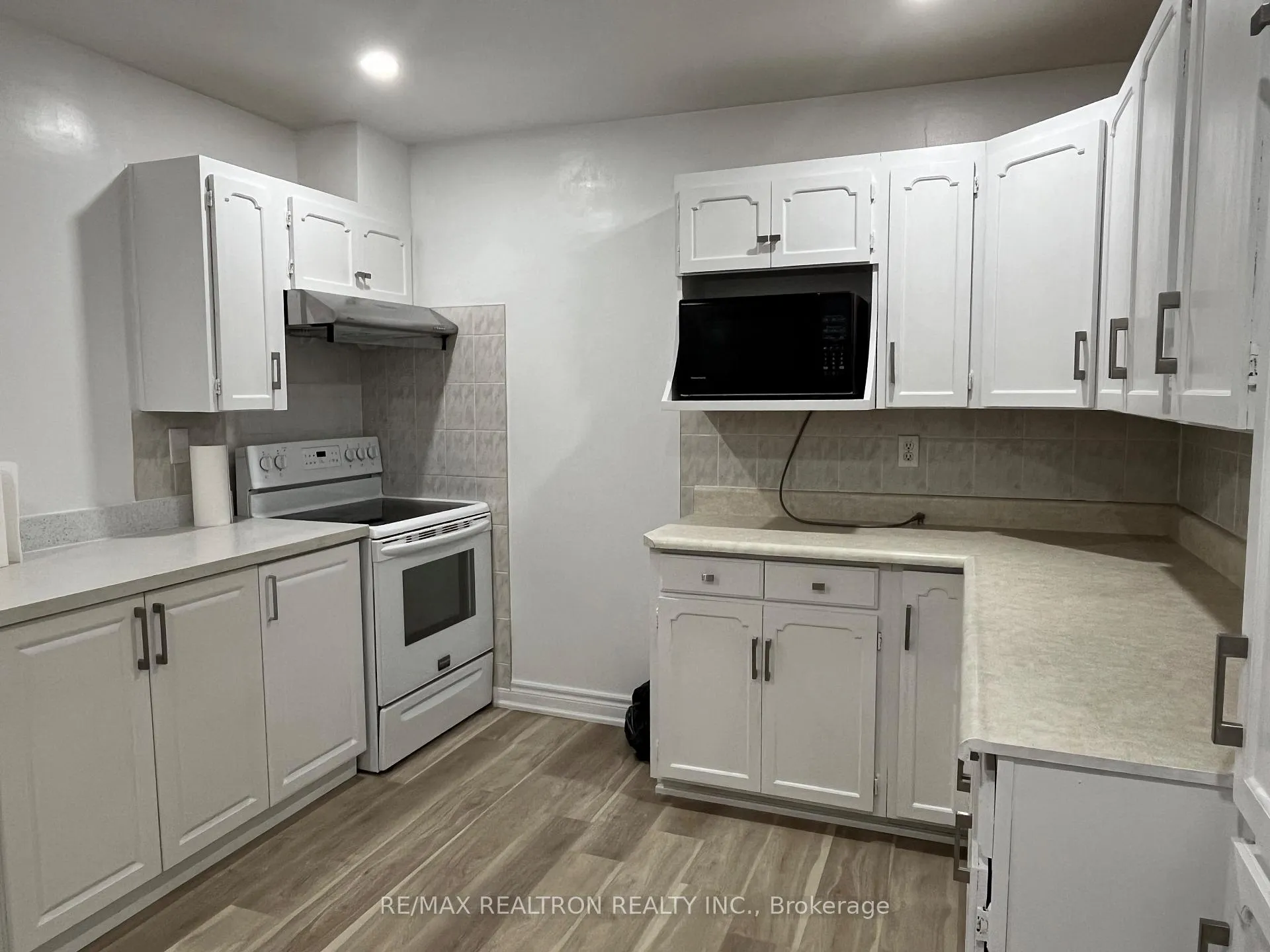 Photo 6 of 74 Lincoln Green Drive, Markham, Bullock — HOMEH