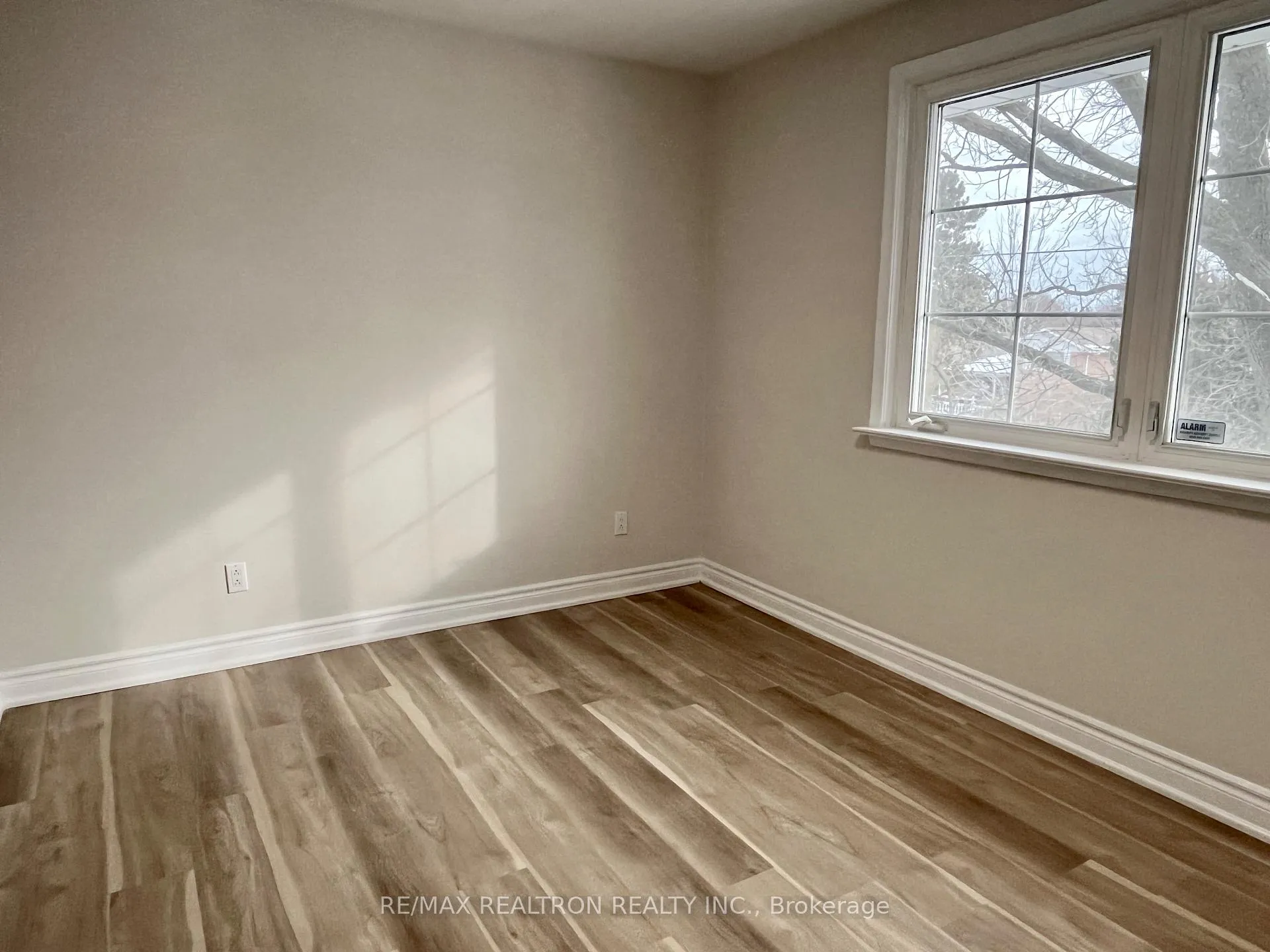 Photo 7 of 74 Lincoln Green Drive, Markham, Bullock — HOMEH