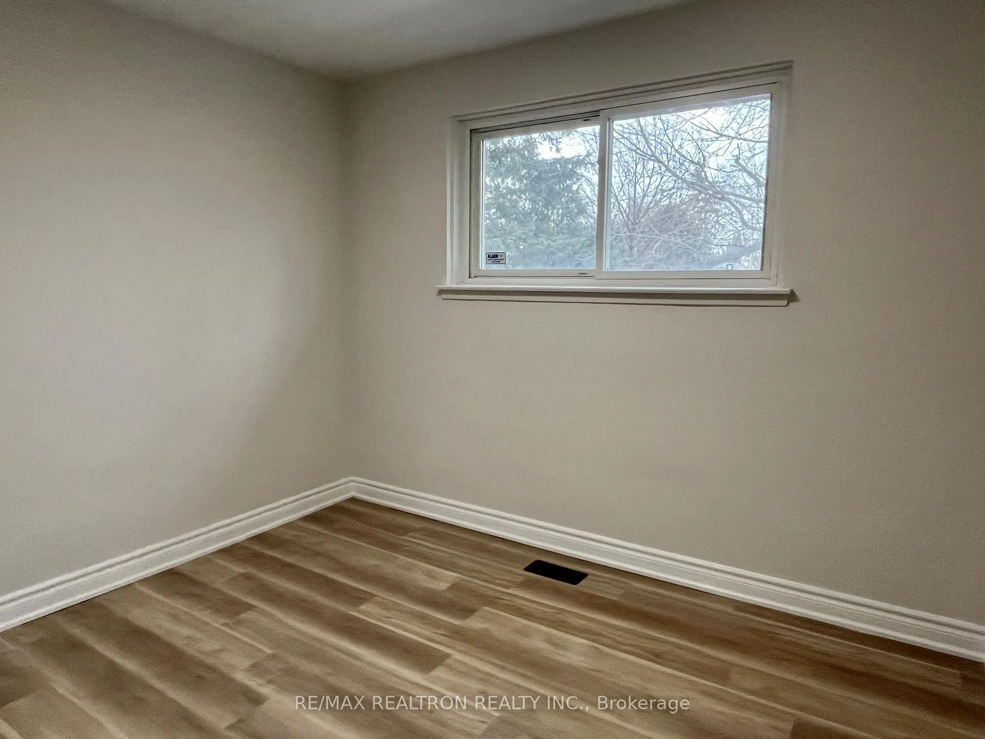 Photo 11 of 74 Lincoln Green Drive, Markham, Bullock — HOMEH