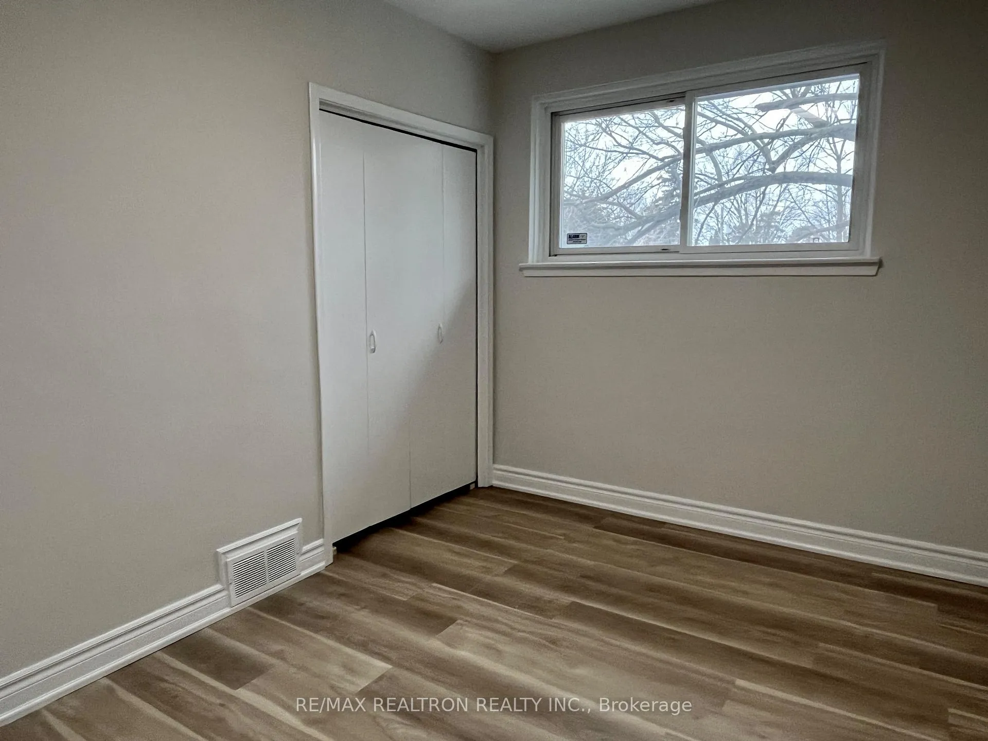 Photo 13 of 74 Lincoln Green Drive, Markham, Bullock — HOMEH