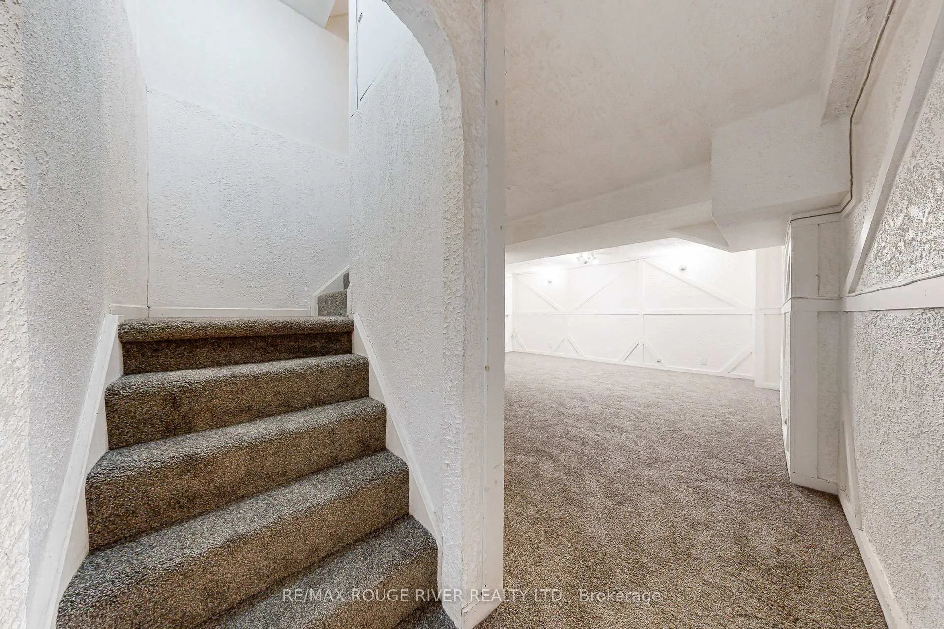 Photo 10 of 42 Lucas Lane, Ajax, South West — HOMEH