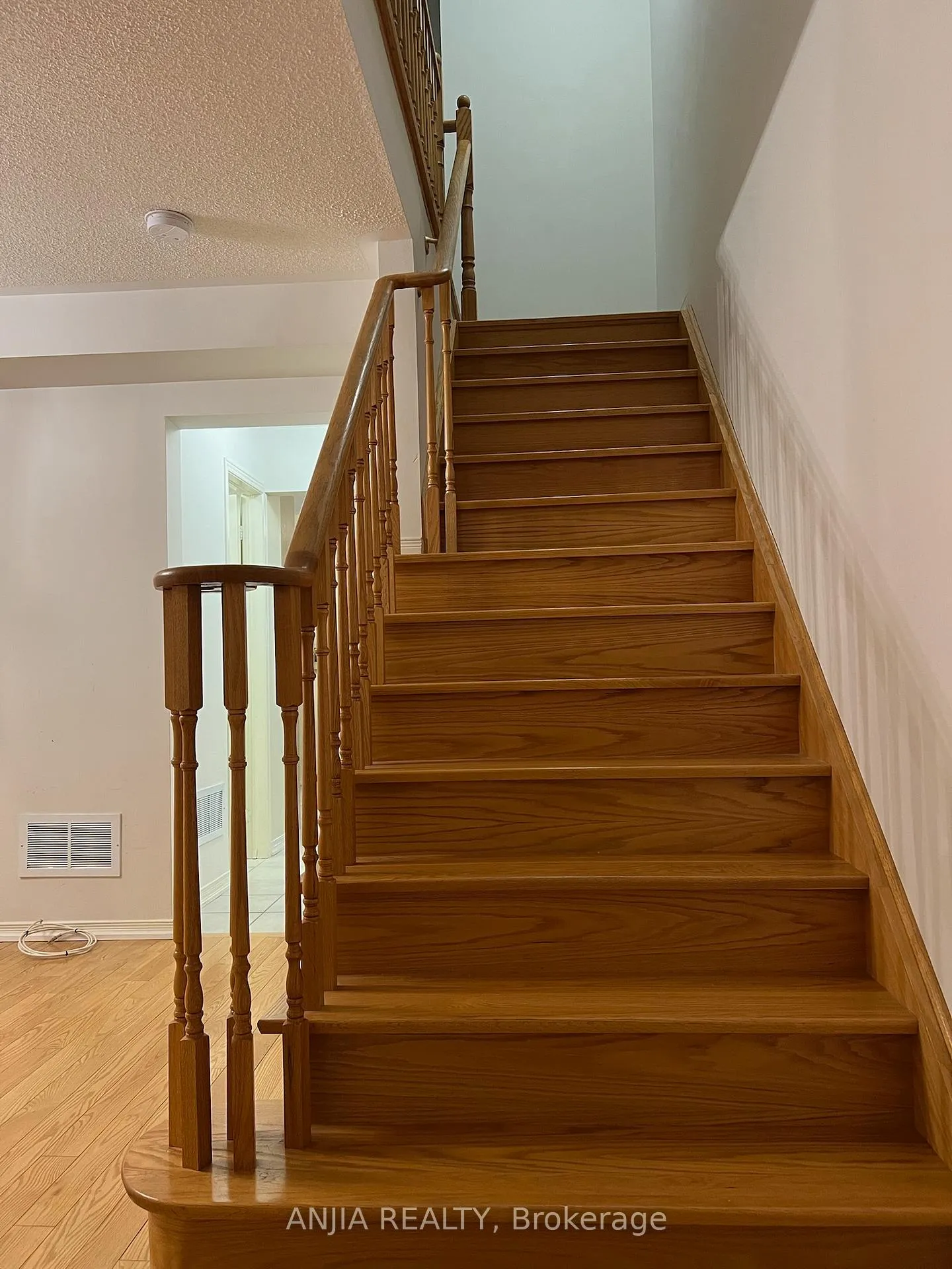 Photo 2 of 78 Thoroughbred Way, Markham, Berczy — HOMEH