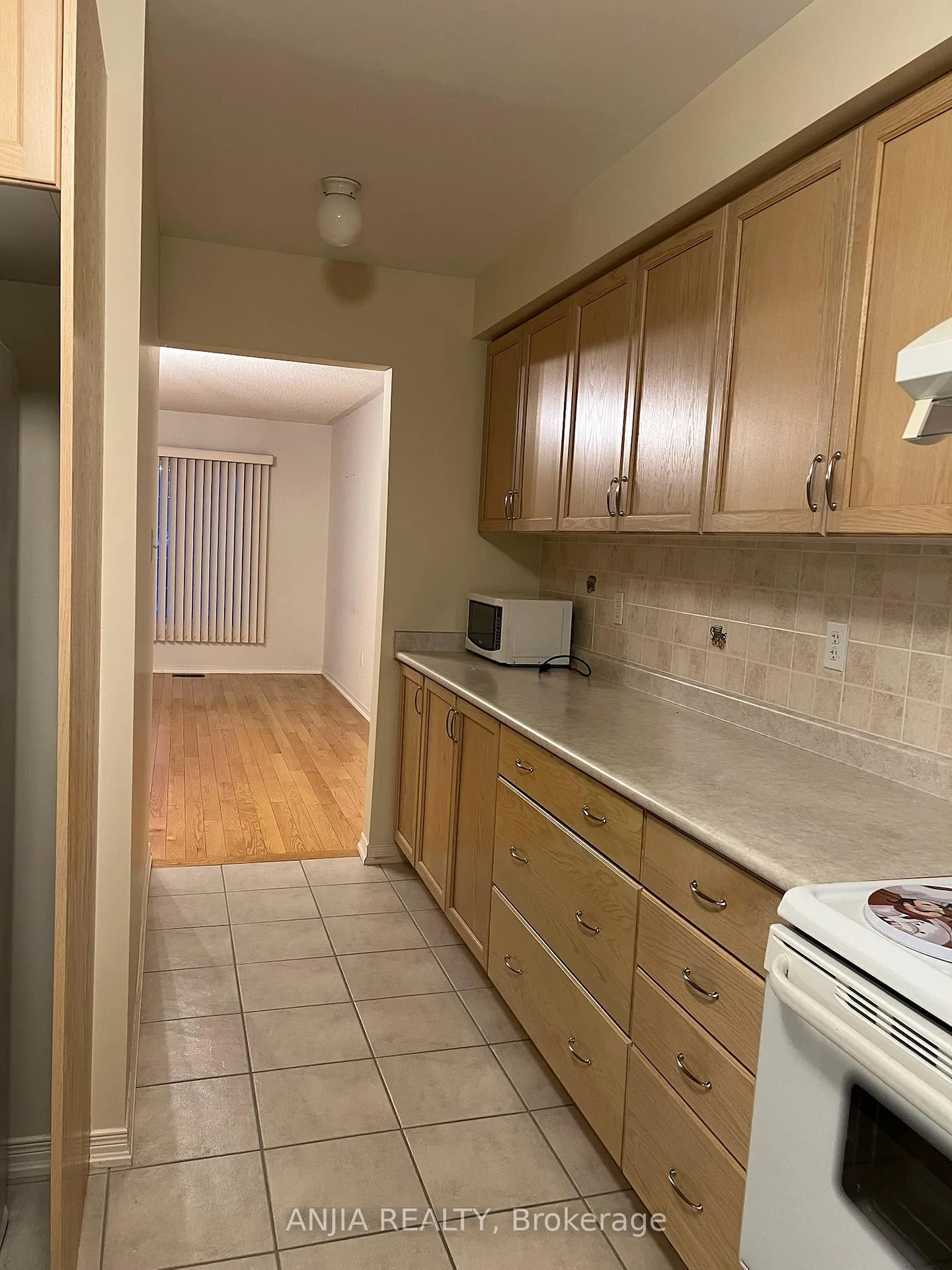Photo 4 of 78 Thoroughbred Way, Markham, Berczy — HOMEH