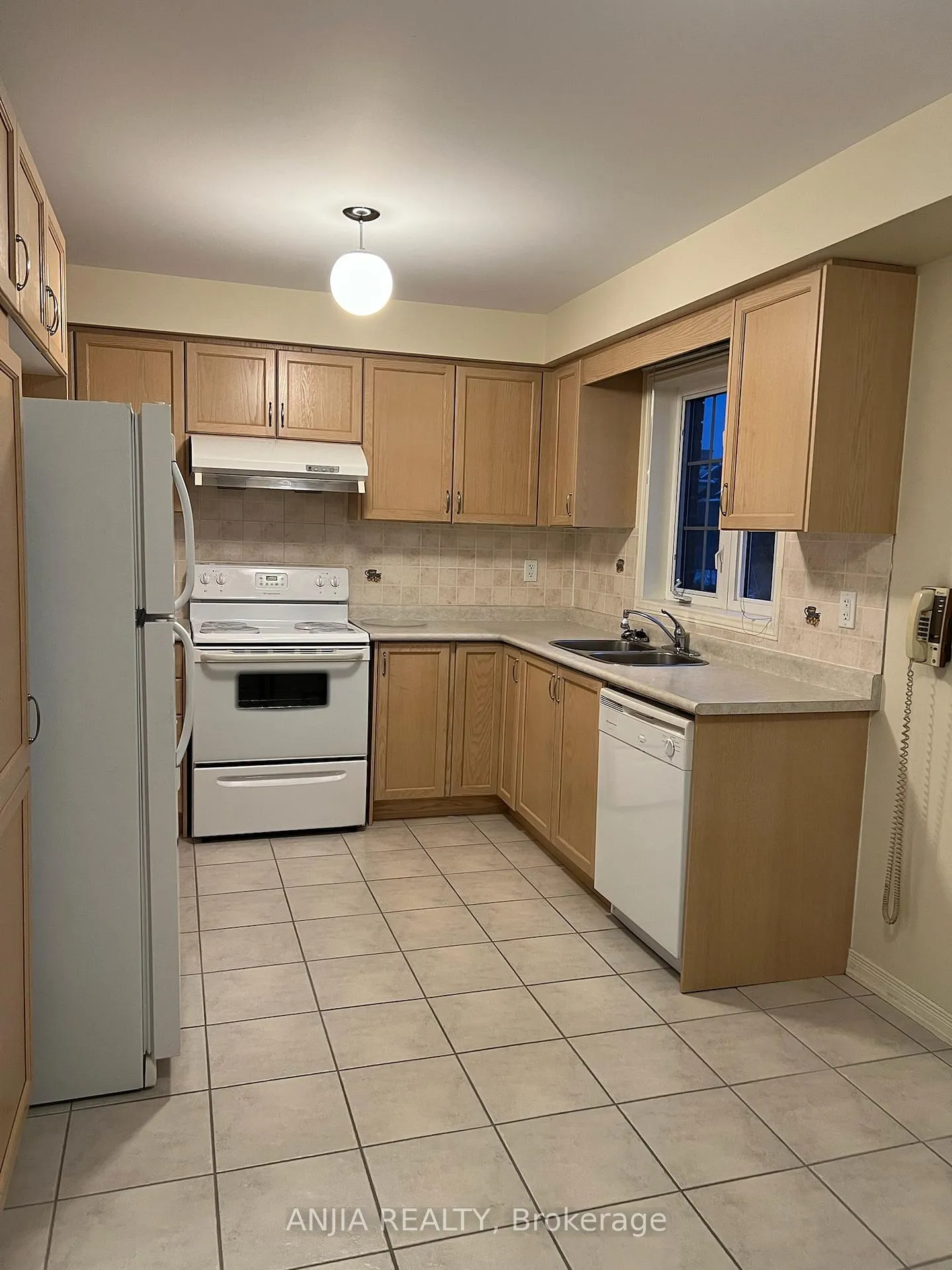 Photo 5 of 78 Thoroughbred Way, Markham, Berczy — HOMEH