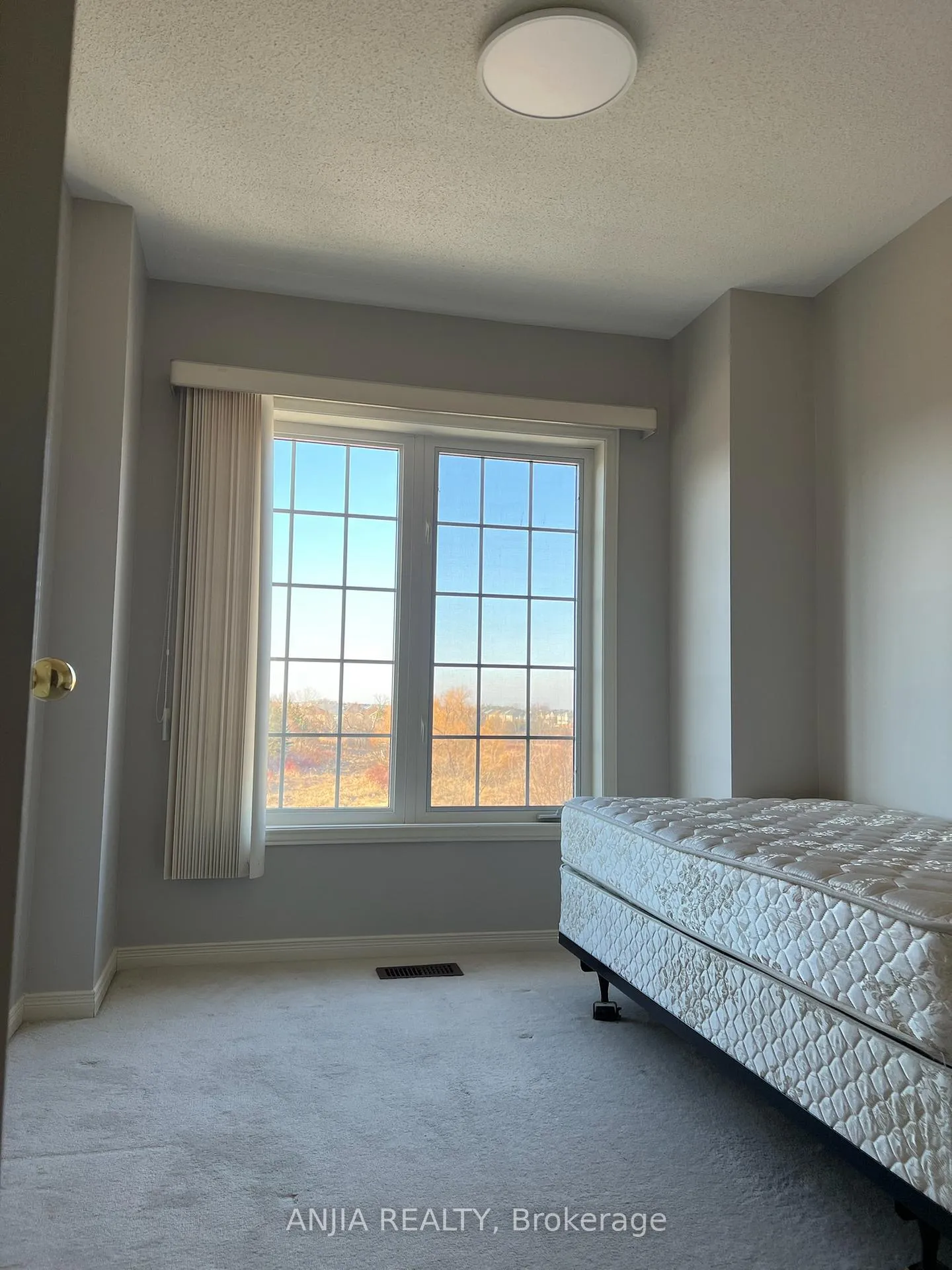Photo 12 of 78 Thoroughbred Way, Markham, Berczy — HOMEH
