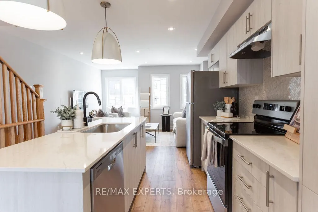 Photo 10 of 40 wagon Lane, Barrie, Rural Barrie Southeast — HOMEH
