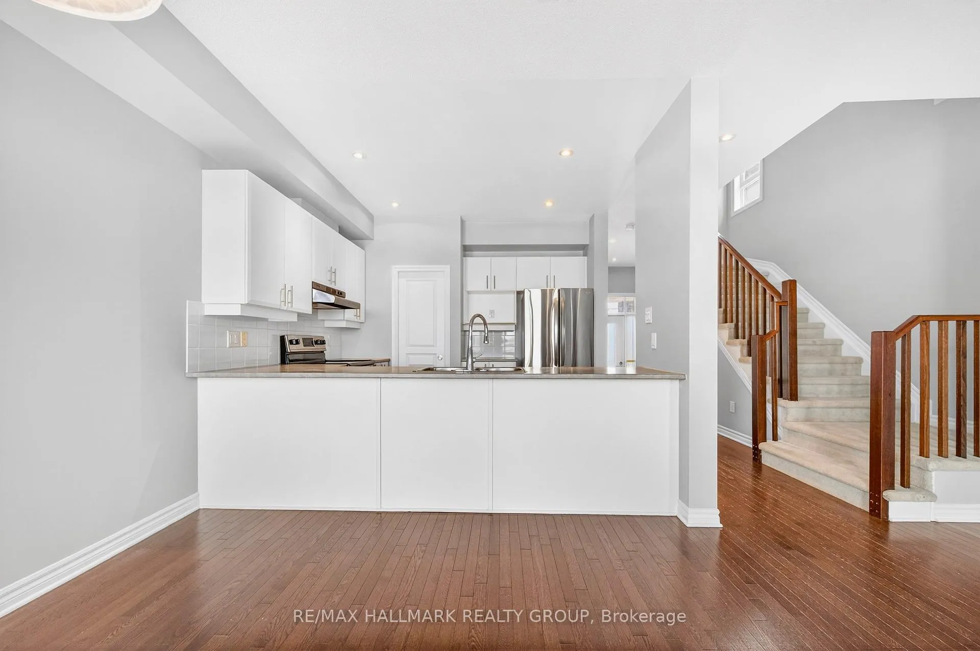 Photo 3 of 190 Mattingly Way, Ottawa, Riverside South/Gloucester Glen — HOMEH
