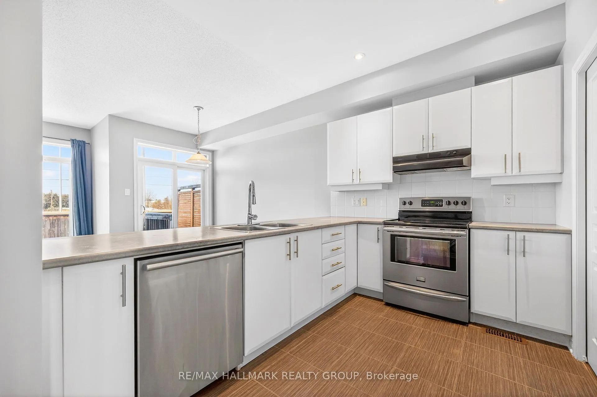 Photo 5 of 190 Mattingly Way, Ottawa, Riverside South/Gloucester Glen — HOMEH