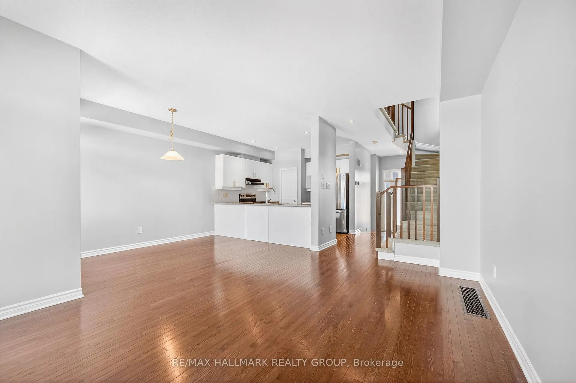 Photo 9 of 190 Mattingly Way, Ottawa, Riverside South/Gloucester Glen — HOMEH