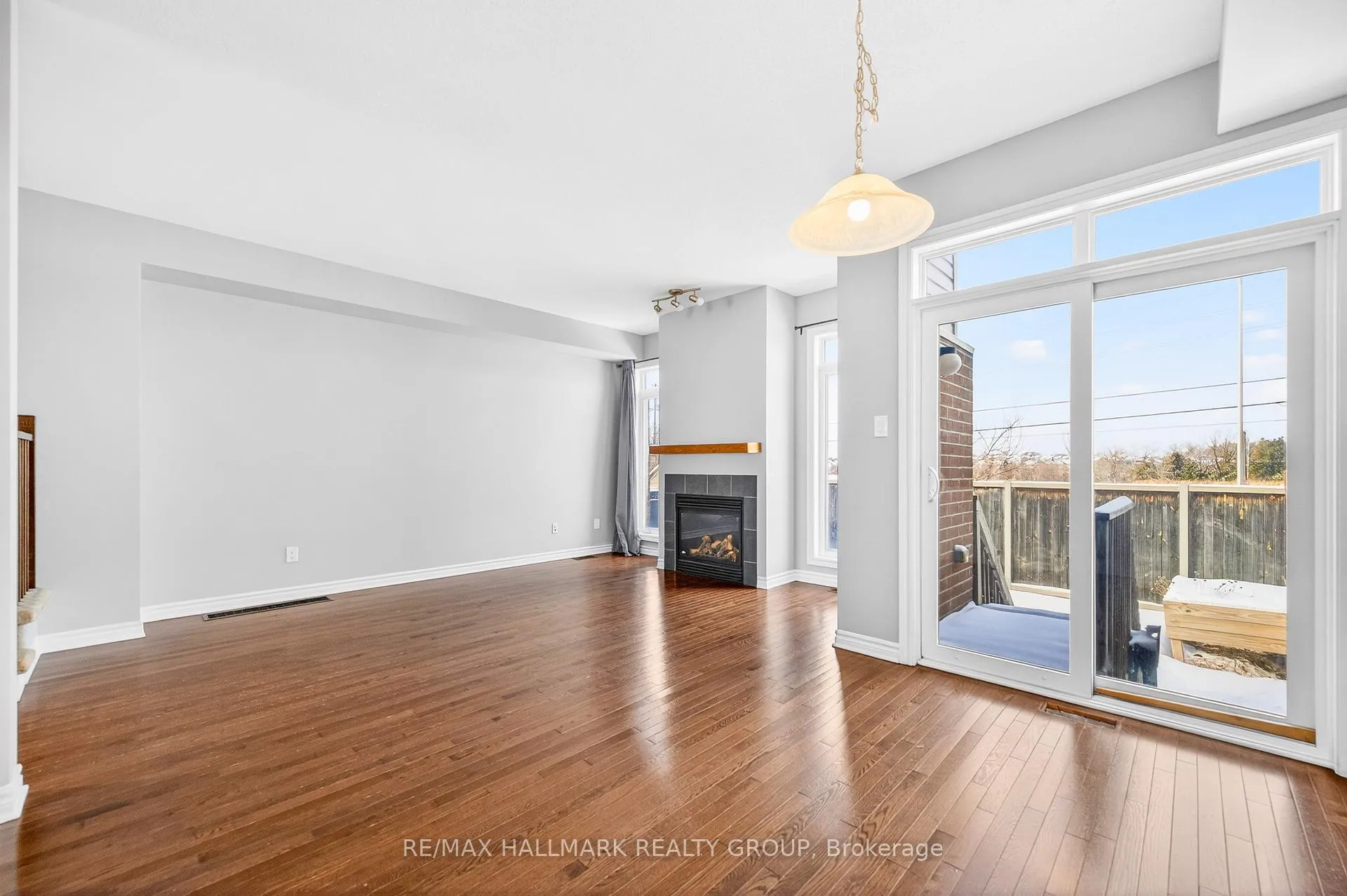 Photo 11 of 190 Mattingly Way, Ottawa, Riverside South/Gloucester Glen — HOMEH
