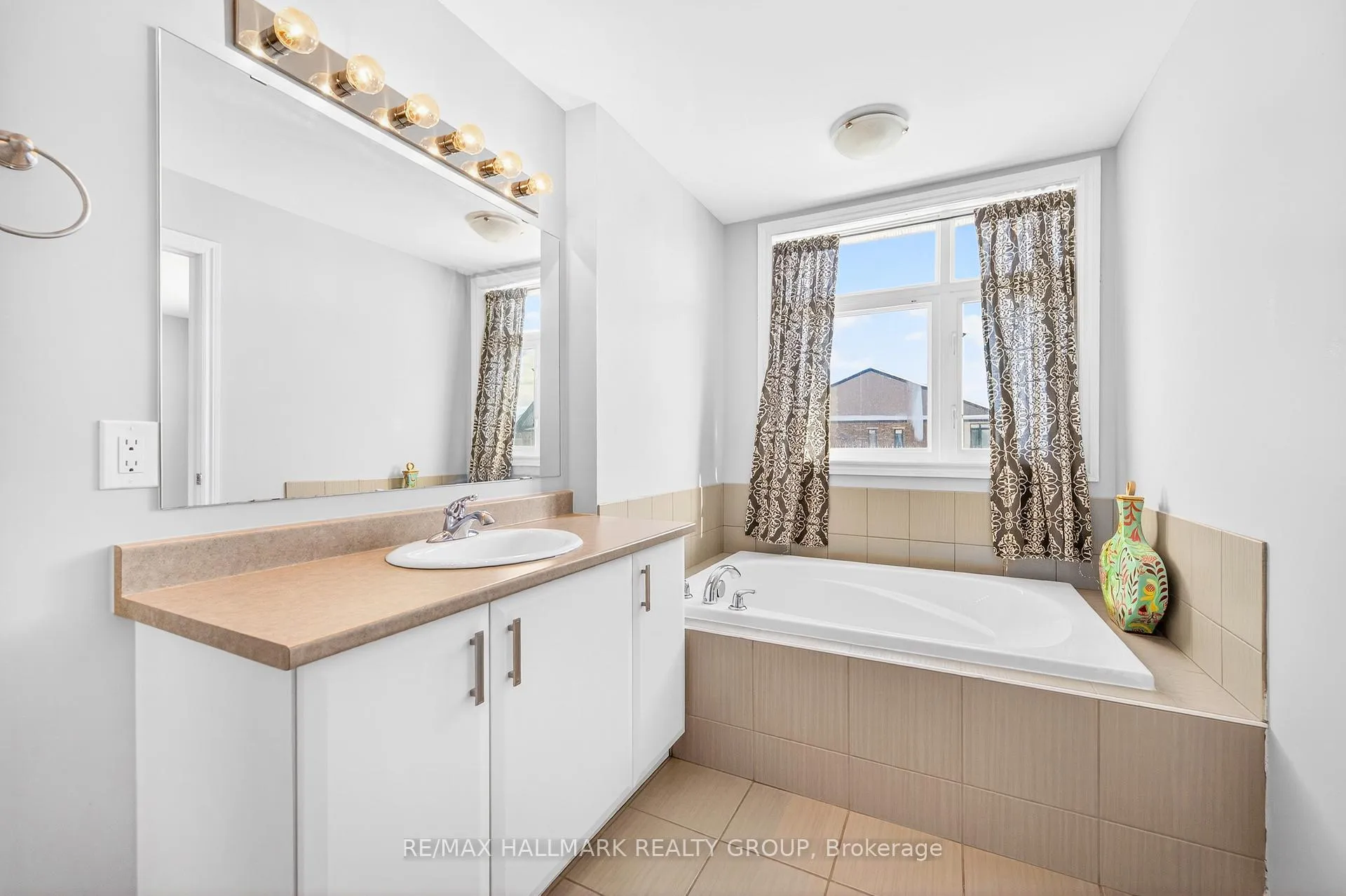 Photo 18 of 190 Mattingly Way, Ottawa, Riverside South/Gloucester Glen — HOMEH
