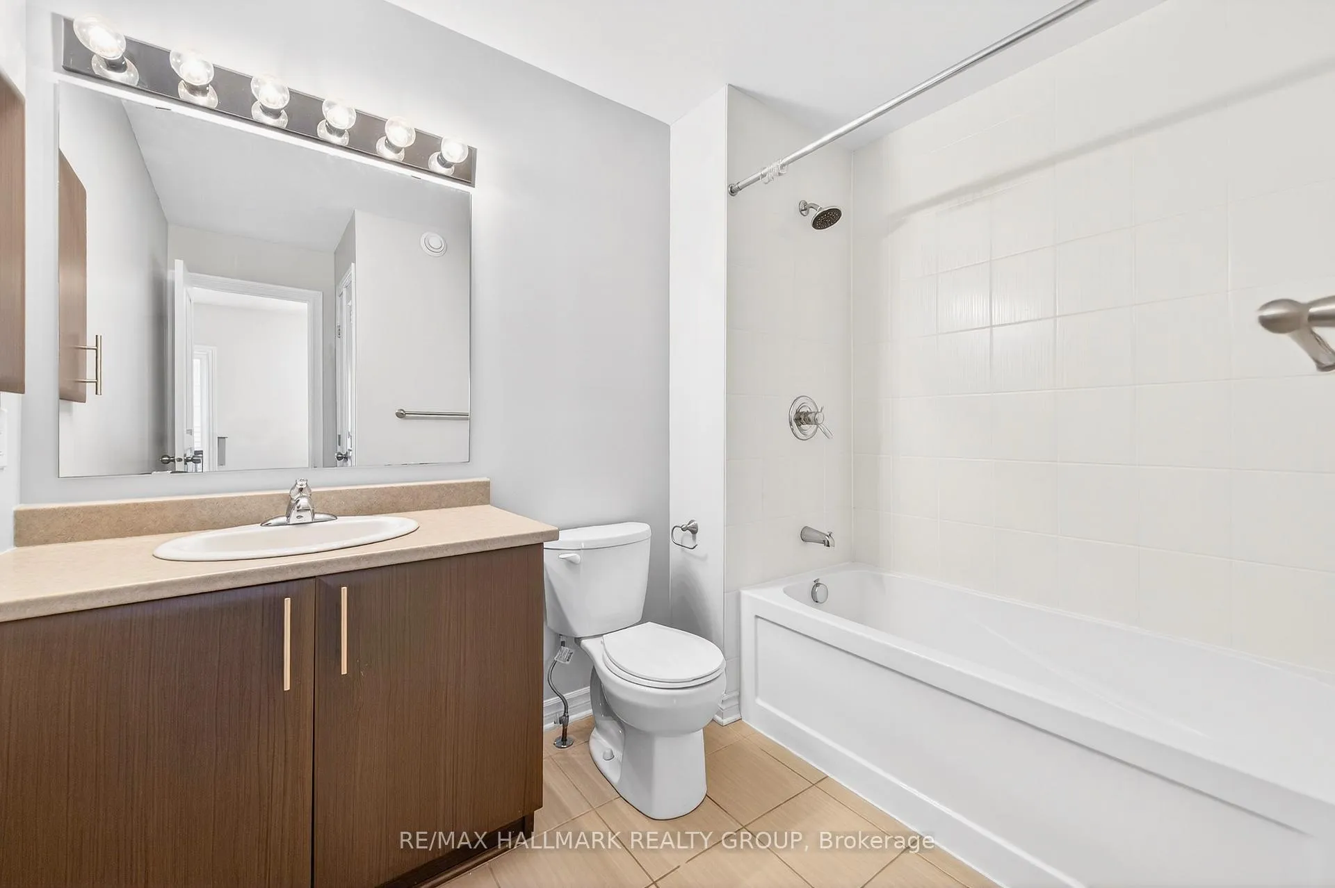 Photo 23 of 190 Mattingly Way, Ottawa, Riverside South/Gloucester Glen — HOMEH