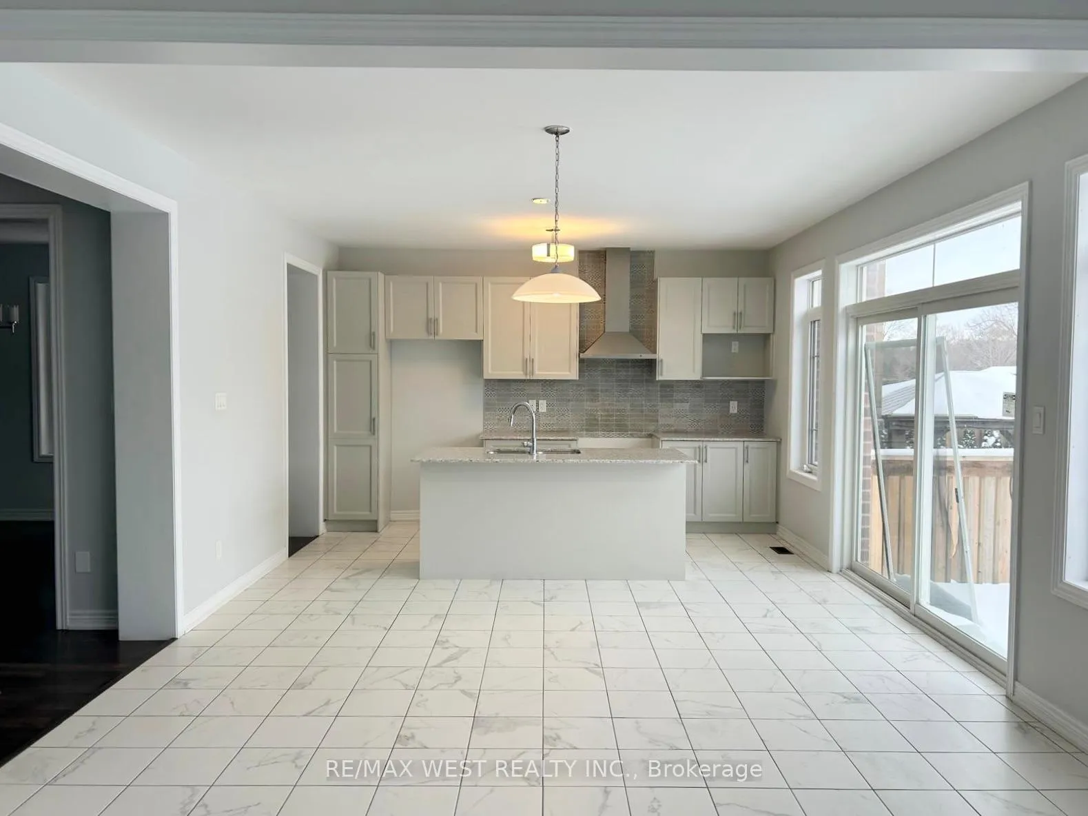 Photo 5 of 5 Drake Avenue, Brant, Paris — HOMEH