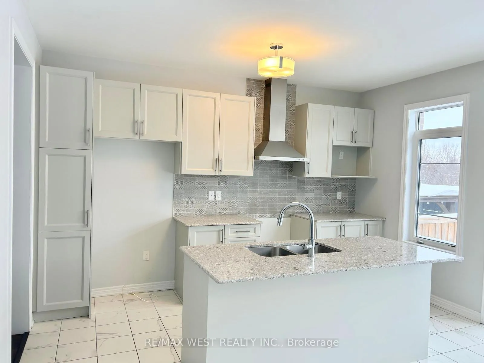 Photo 7 of 5 Drake Avenue, Brant, Paris — HOMEH