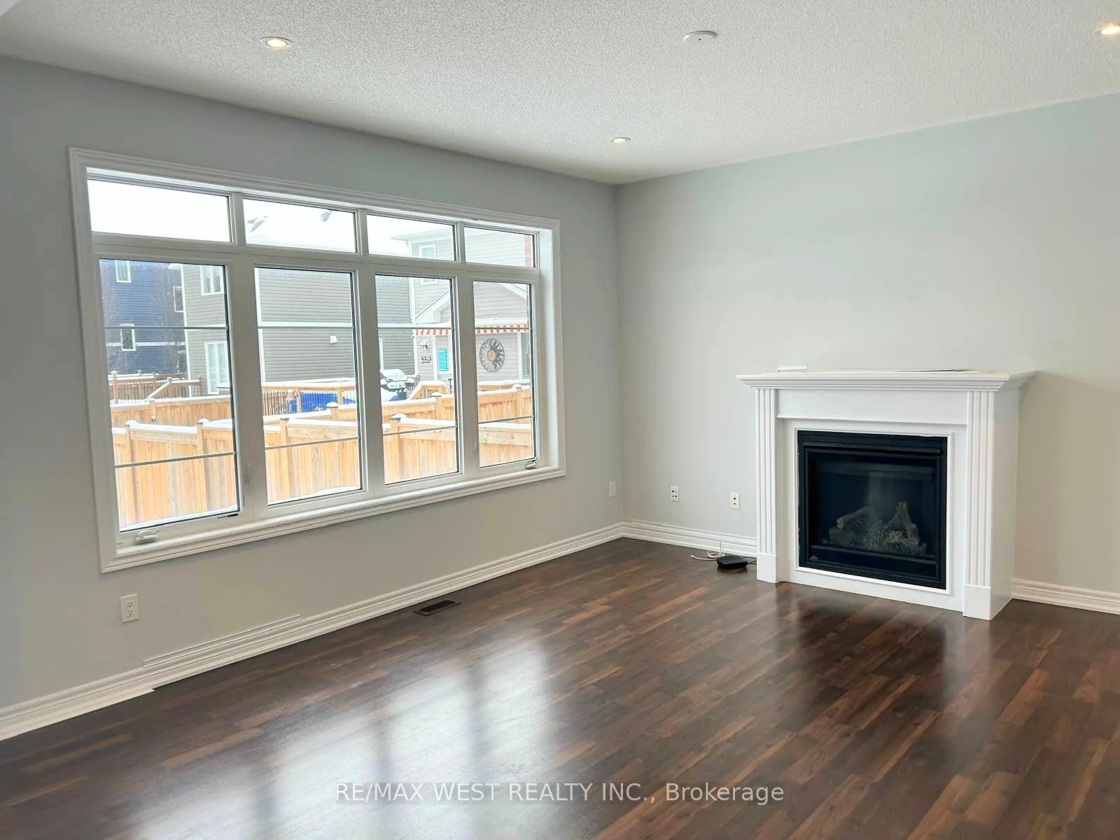 Photo 8 of 5 Drake Avenue, Brant, Paris — HOMEH