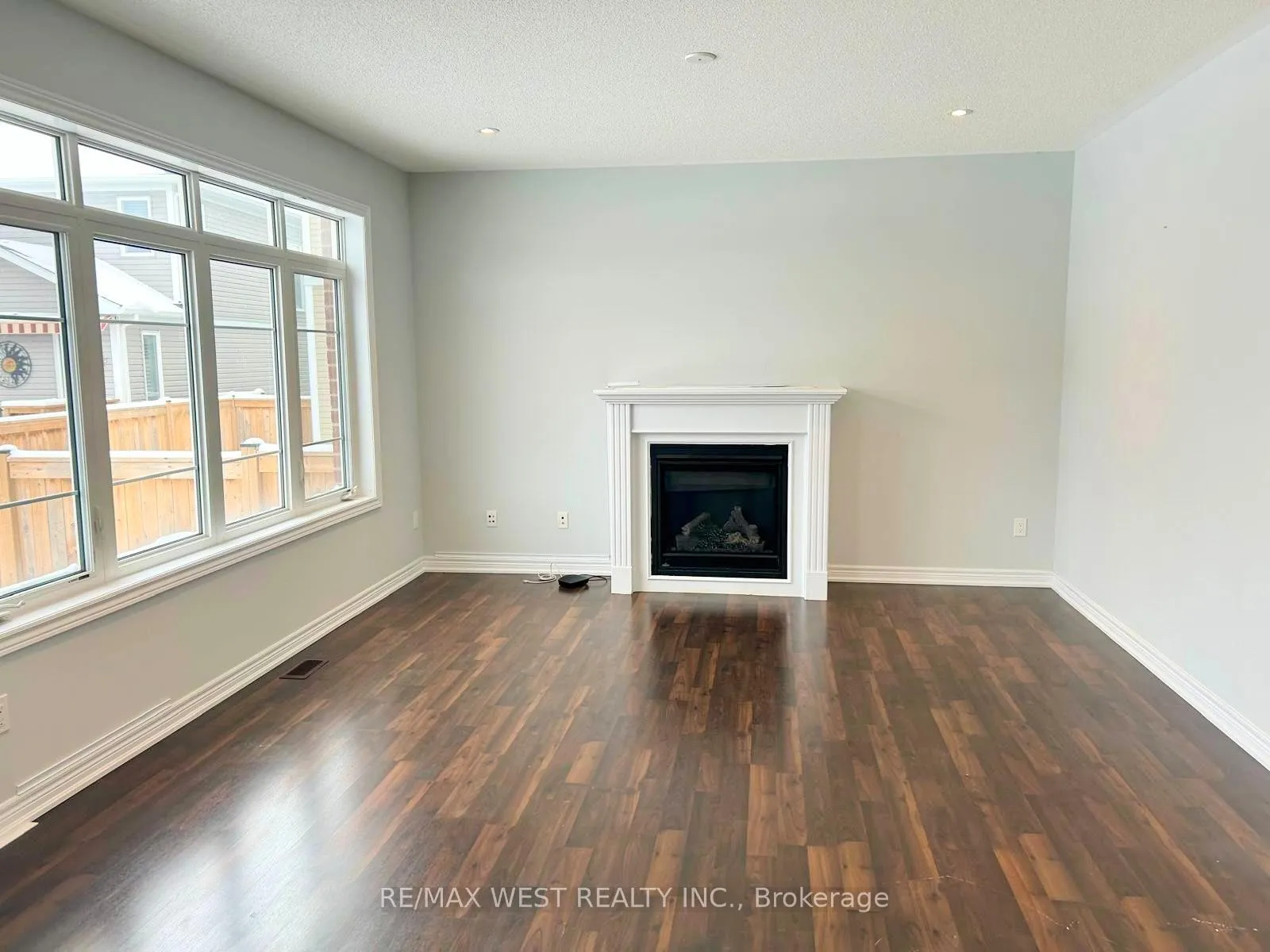 Photo 9 of 5 Drake Avenue, Brant, Paris — HOMEH