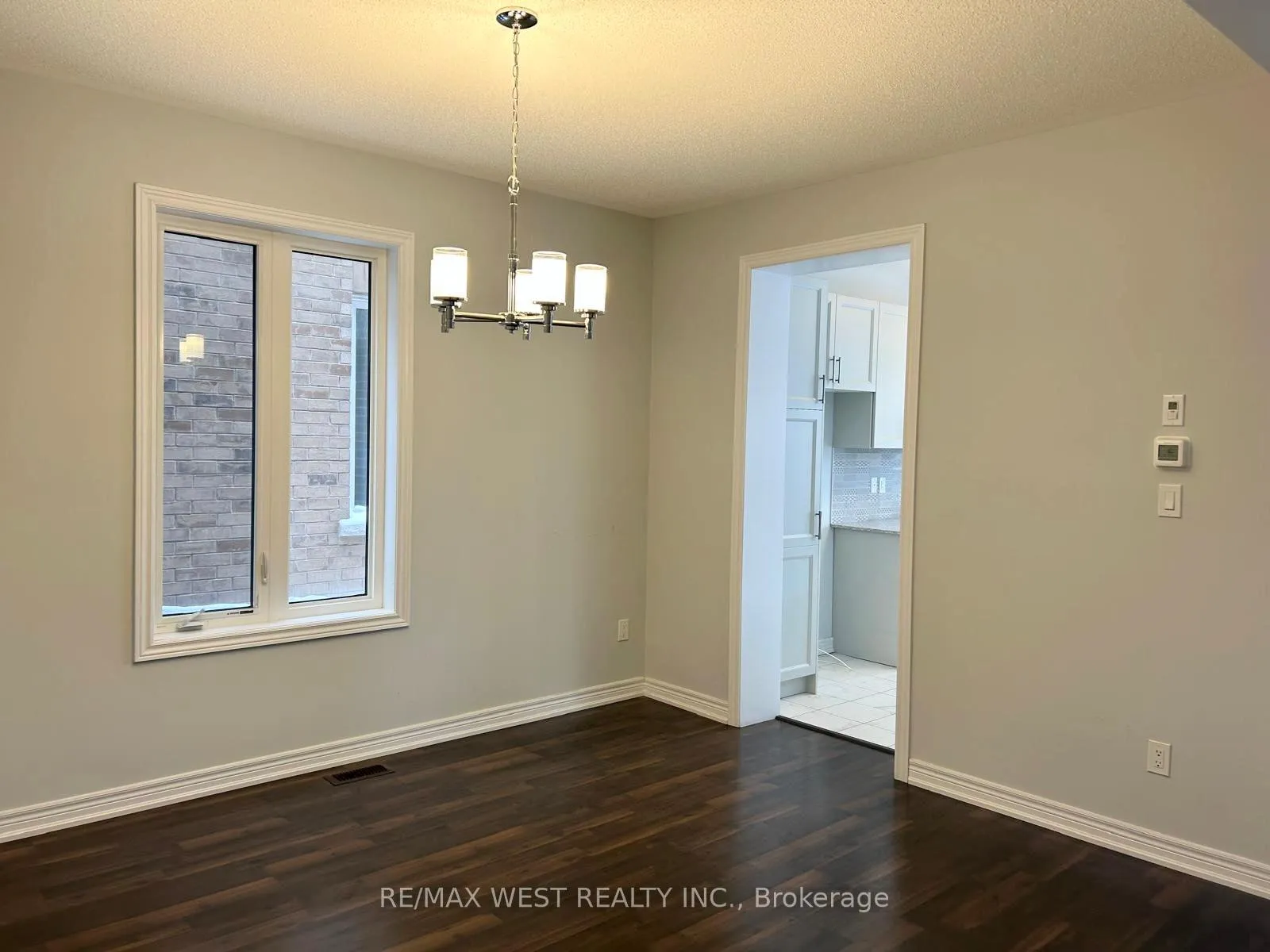 Photo 10 of 5 Drake Avenue, Brant, Paris — HOMEH