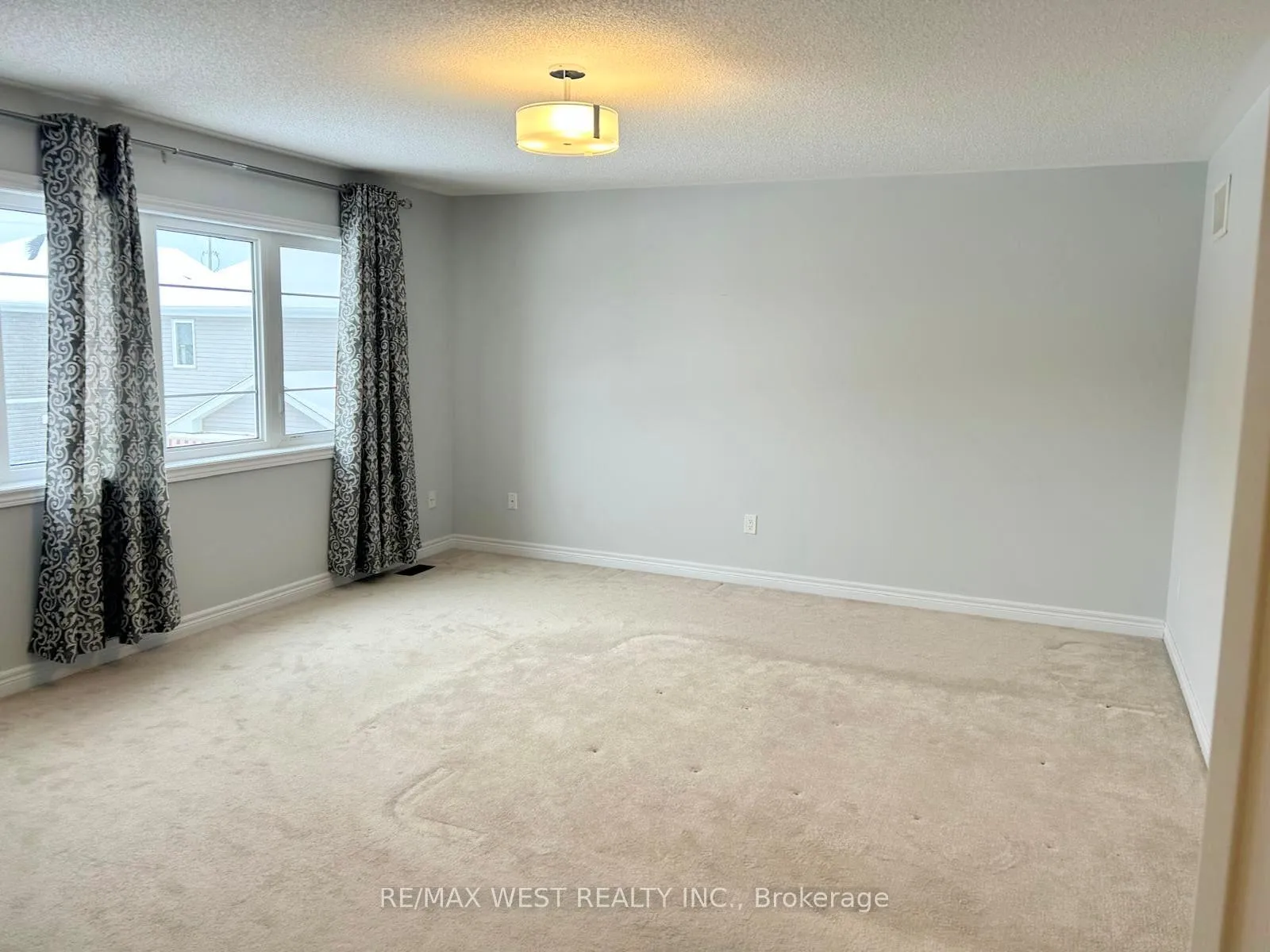 Photo 14 of 5 Drake Avenue, Brant, Paris — HOMEH