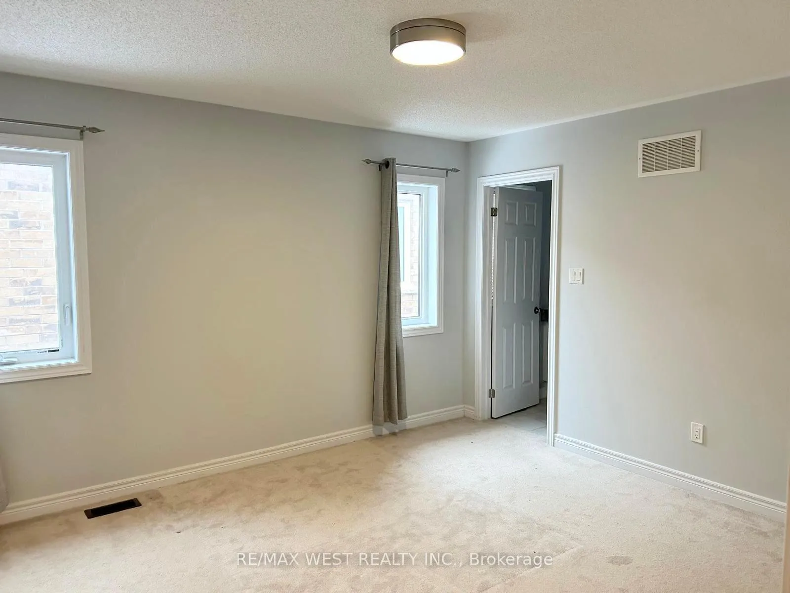 Photo 15 of 5 Drake Avenue, Brant, Paris — HOMEH