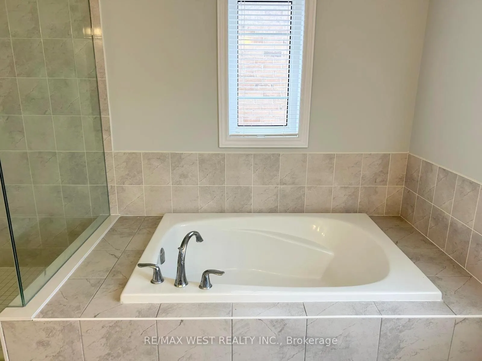Photo 17 of 5 Drake Avenue, Brant, Paris — HOMEH