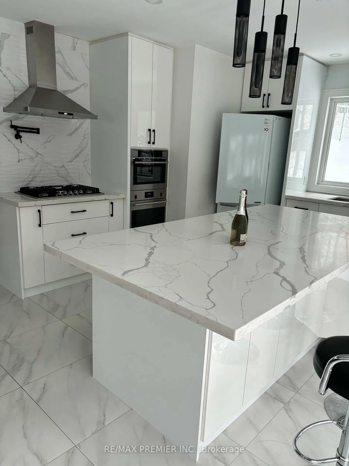 Photo 7 of 210 Stouffville Road, Richmond Hill, Rural Richmond Hill — HOMEH