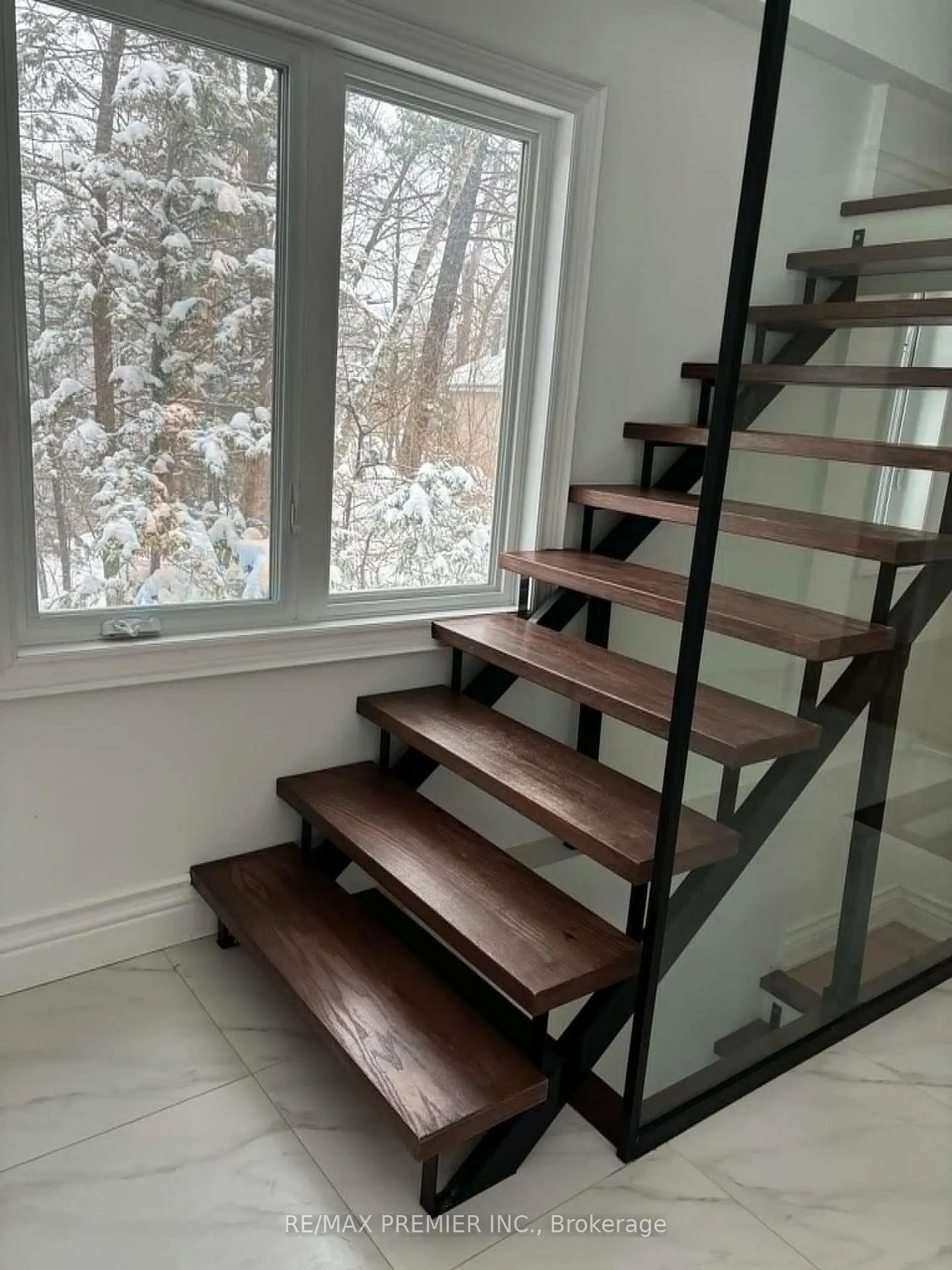 Photo 11 of 210 Stouffville Road, Richmond Hill, Rural Richmond Hill — HOMEH