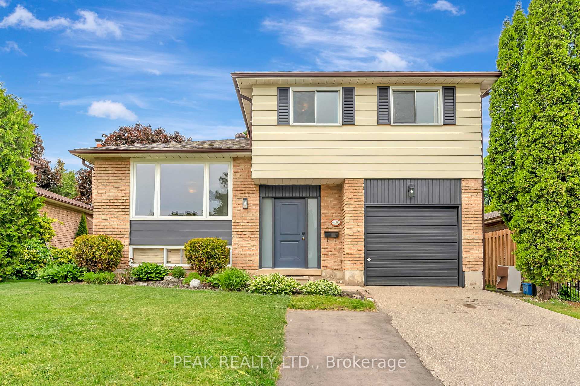 Photo 1 of 25 Trillium Way, Brant, Paris — HOMEH