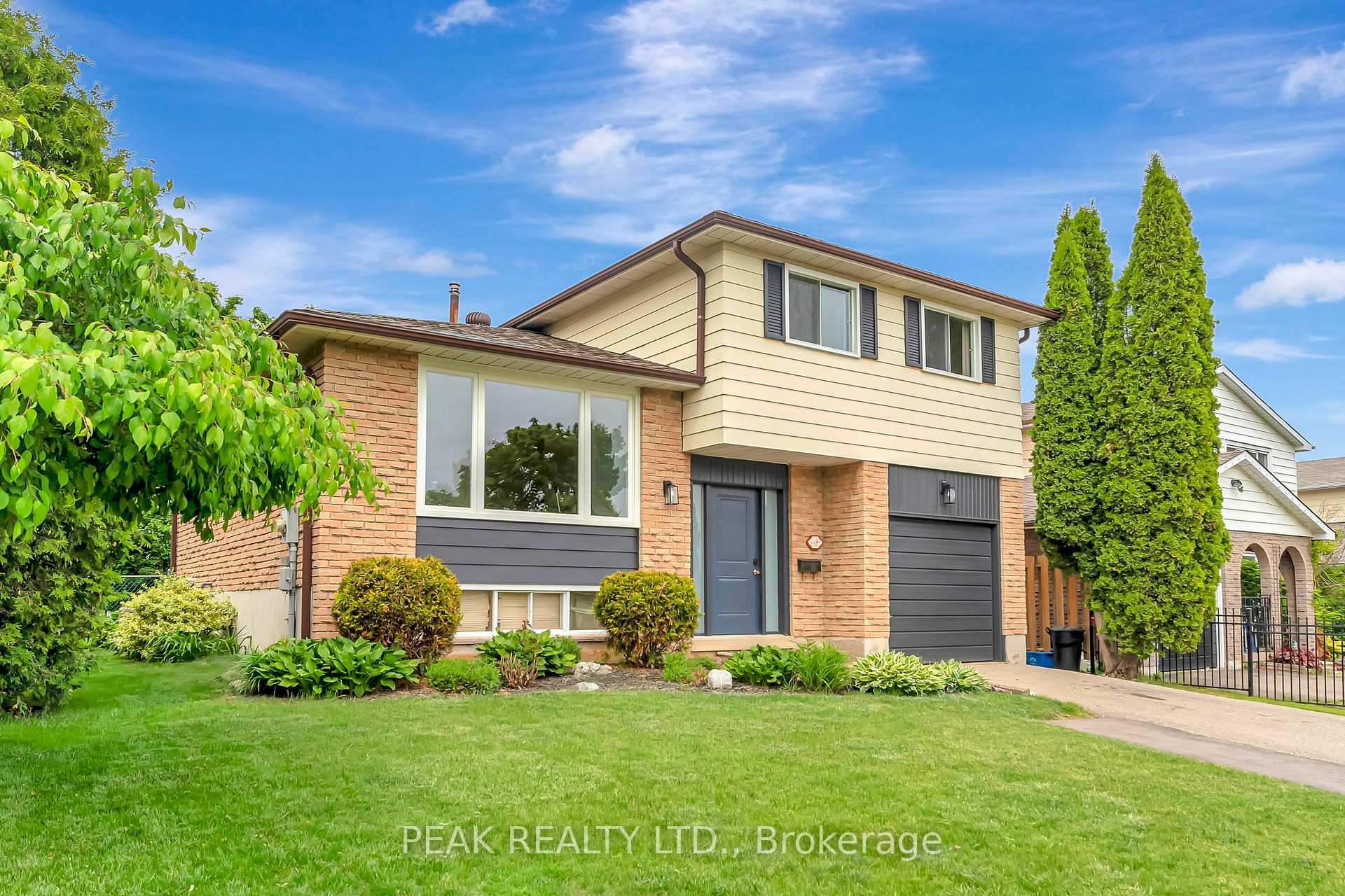 Photo 2 of 25 Trillium Way, Brant, Paris — HOMEH