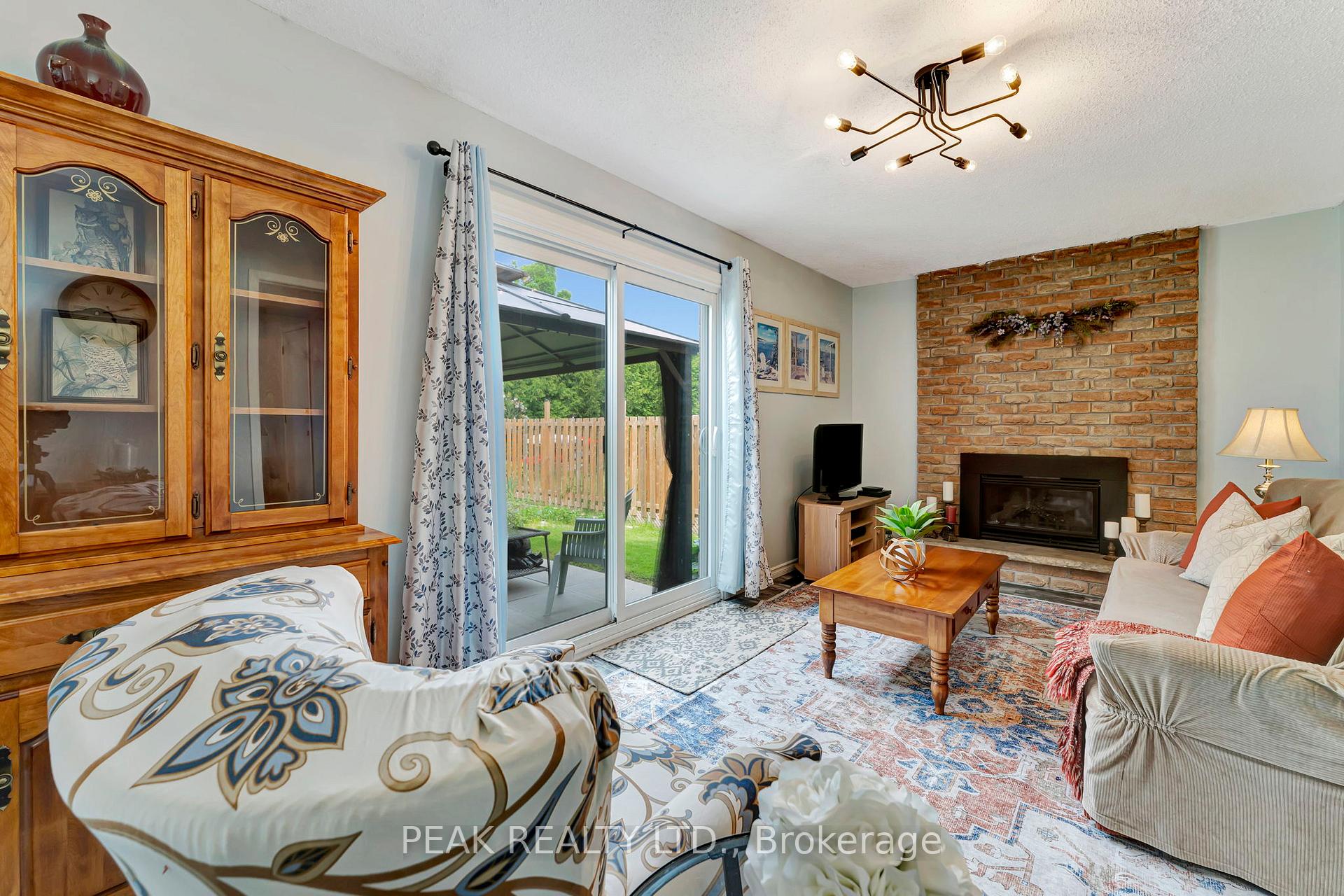 Photo 5 of 25 Trillium Way, Brant, Paris — HOMEH