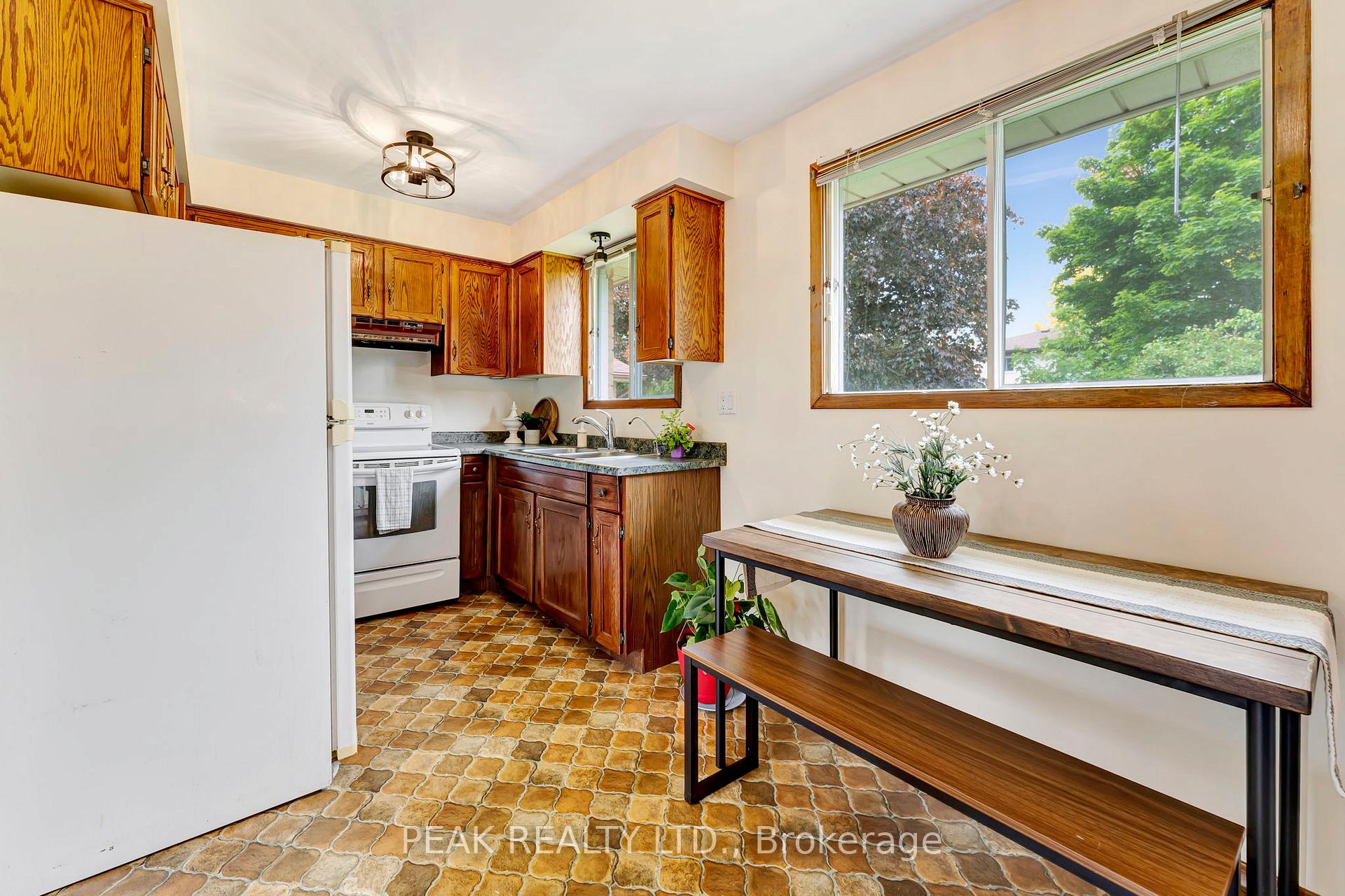 Photo 12 of 25 Trillium Way, Brant, Paris — HOMEH