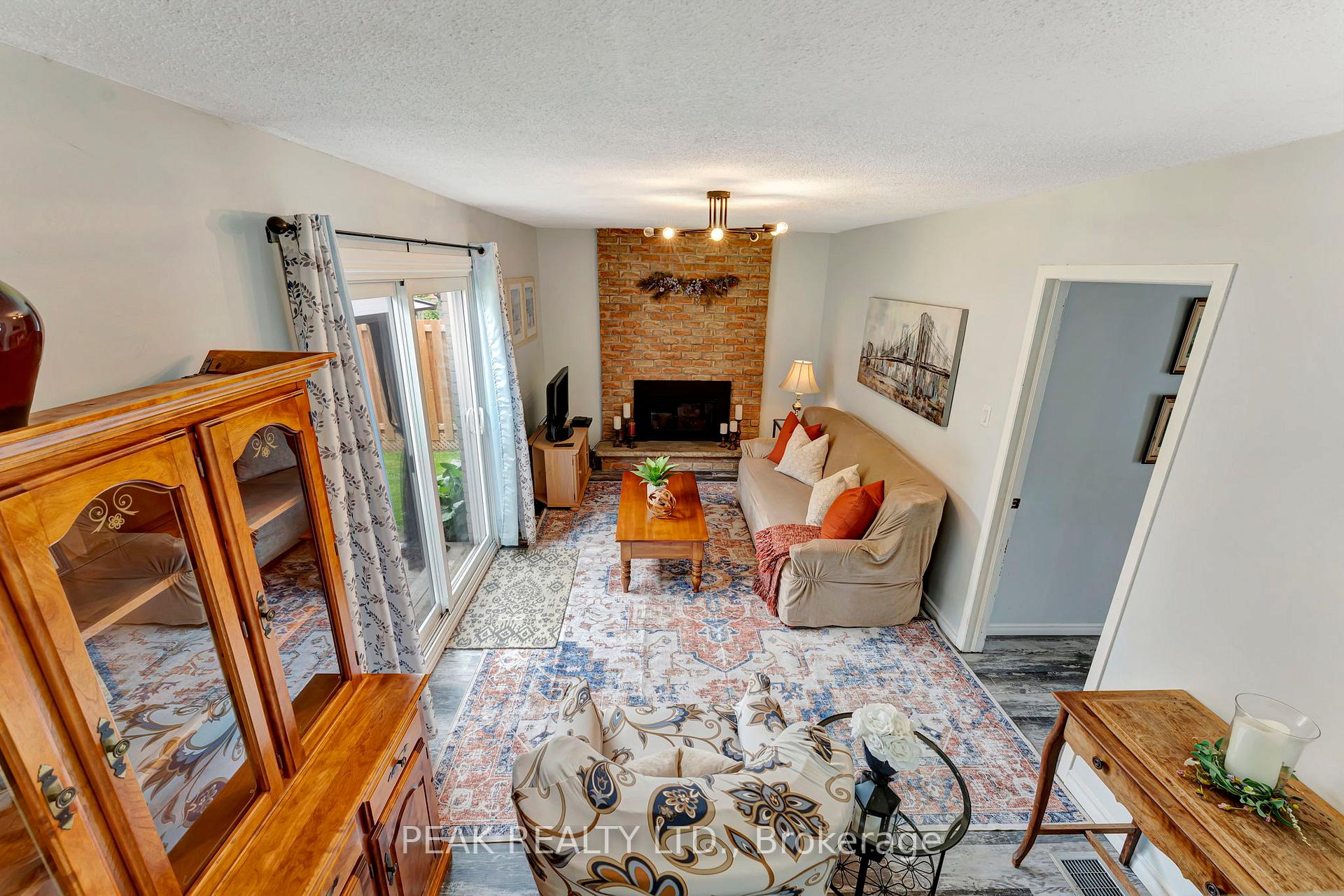 Photo 18 of 25 Trillium Way, Brant, Paris — HOMEH