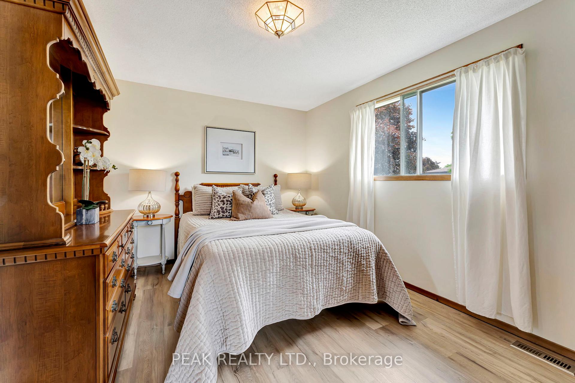 Photo 19 of 25 Trillium Way, Brant, Paris — HOMEH