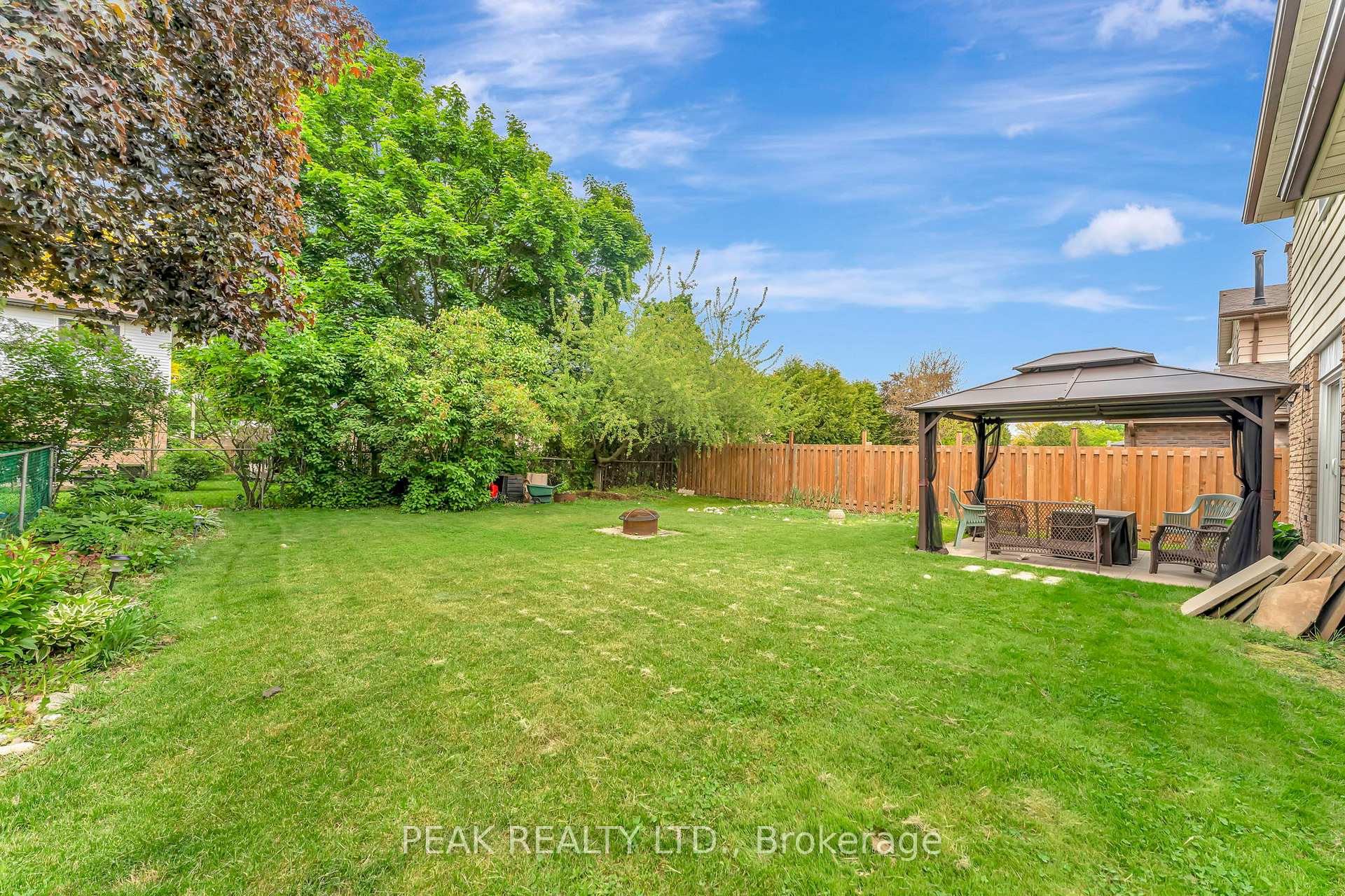 Photo 26 of 25 Trillium Way, Brant, Paris — HOMEH