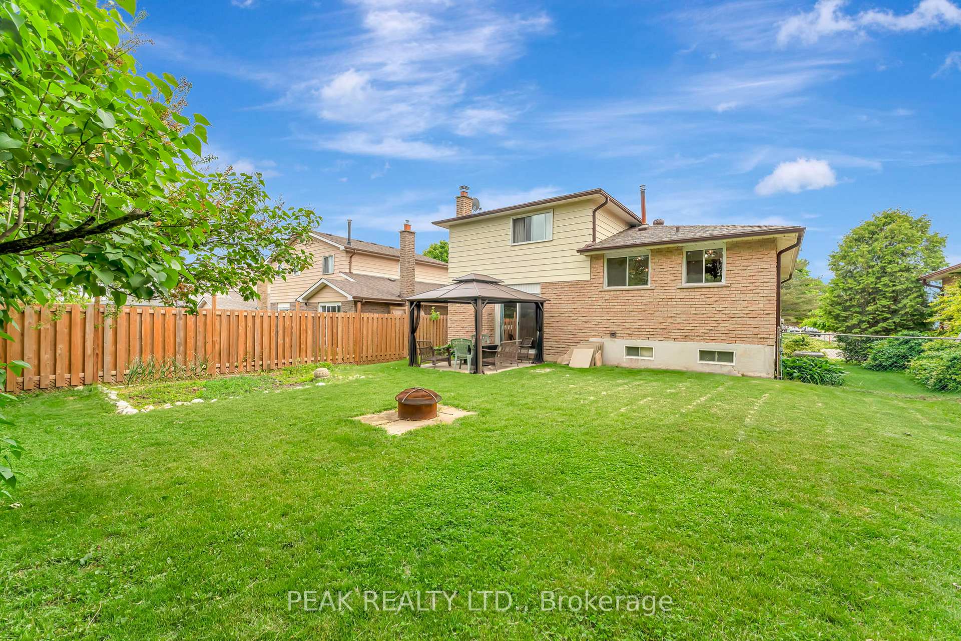 Photo 27 of 25 Trillium Way, Brant, Paris — HOMEH
