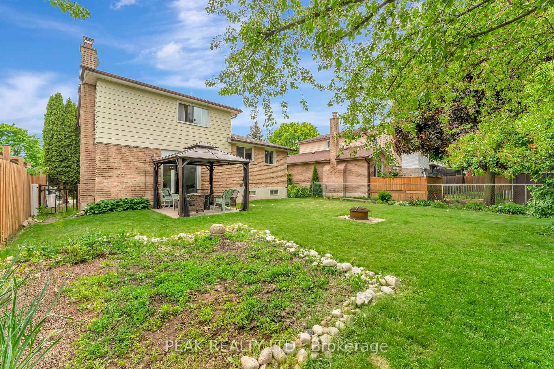 Photo 29 of 25 Trillium Way, Brant, Paris — HOMEH