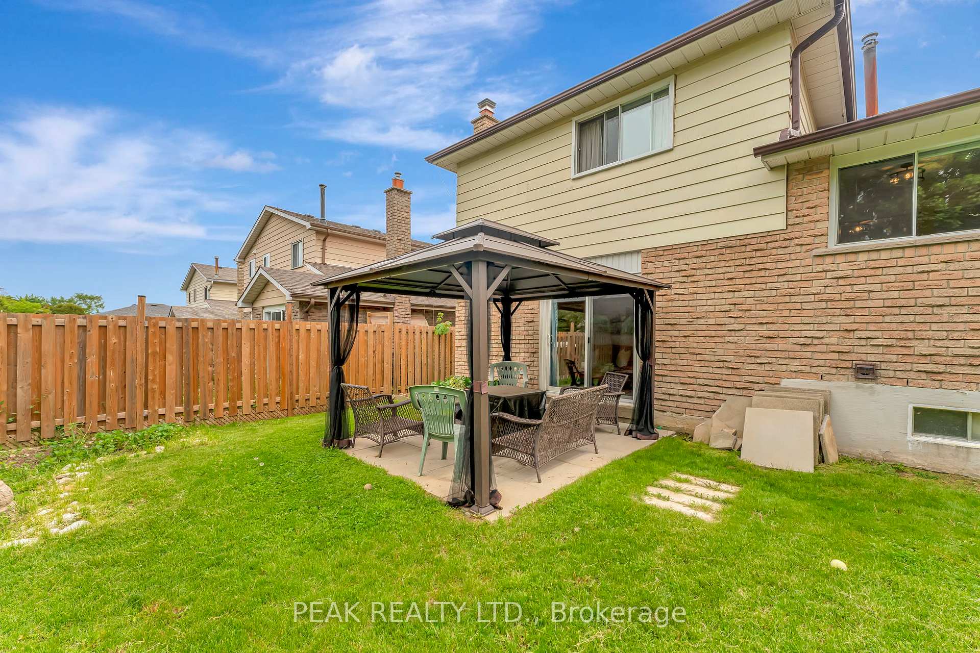 Photo 31 of 25 Trillium Way, Brant, Paris — HOMEH