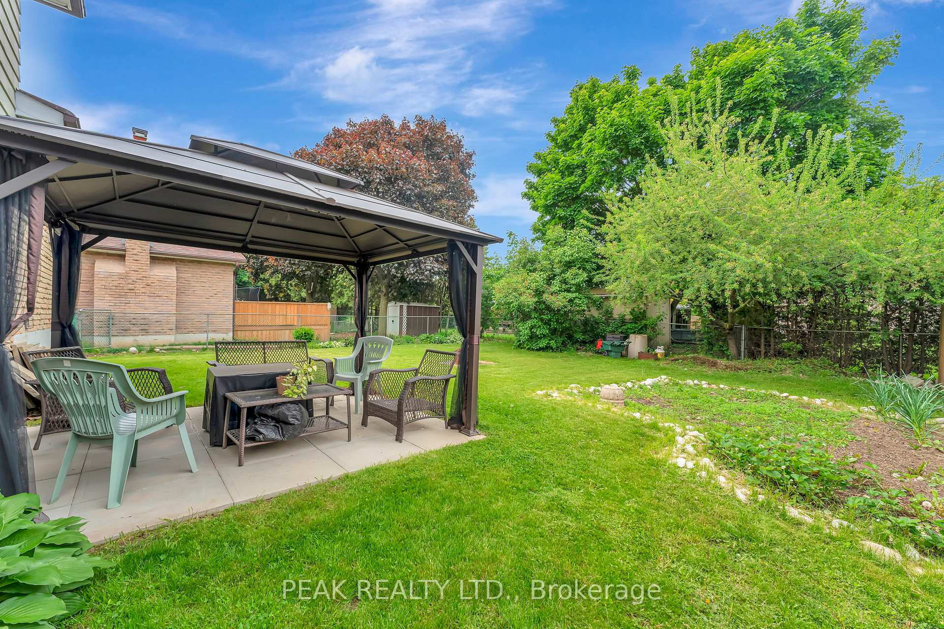 Photo 33 of 25 Trillium Way, Brant, Paris — HOMEH